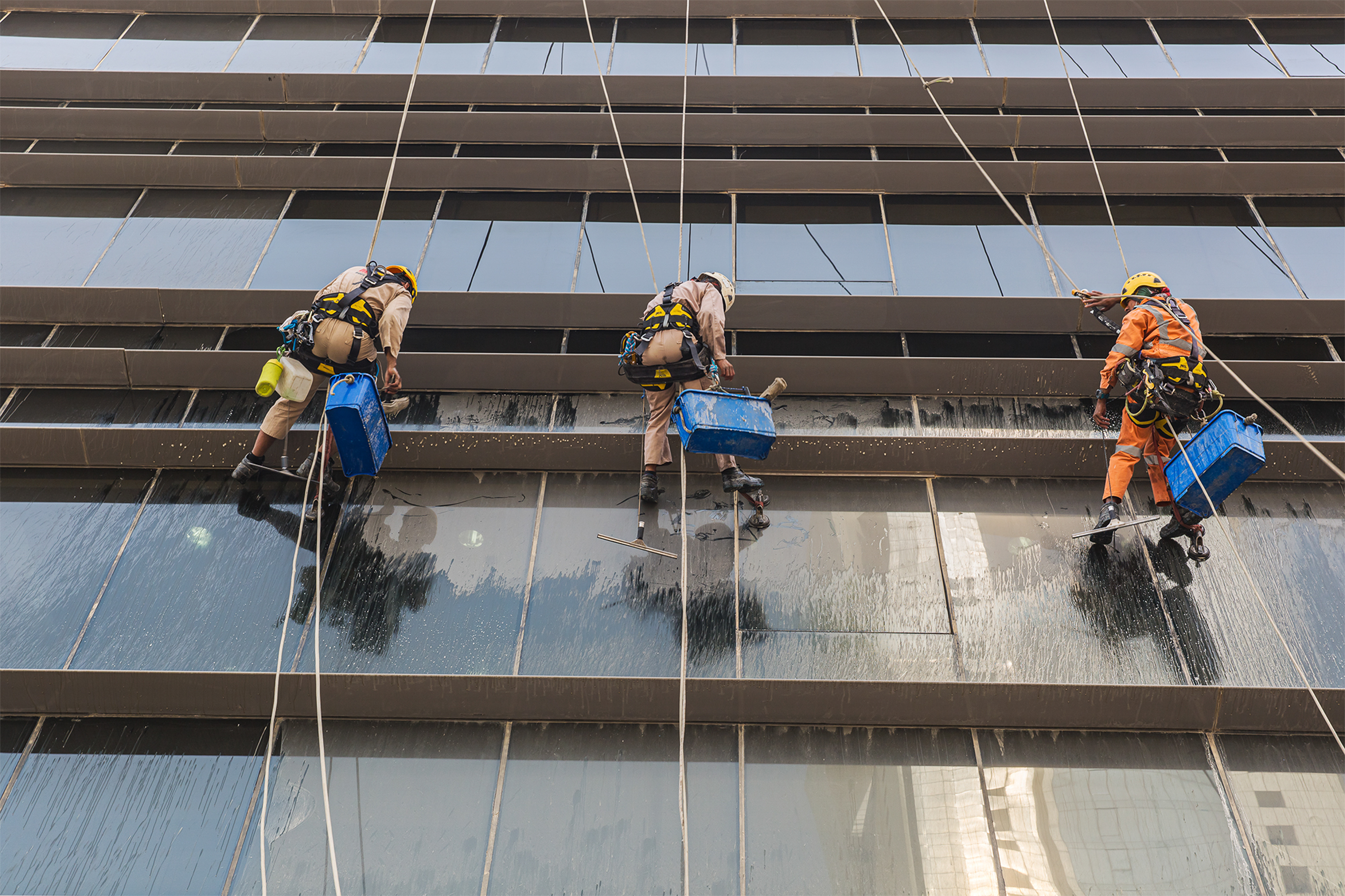 Window cleaning, Qatar,