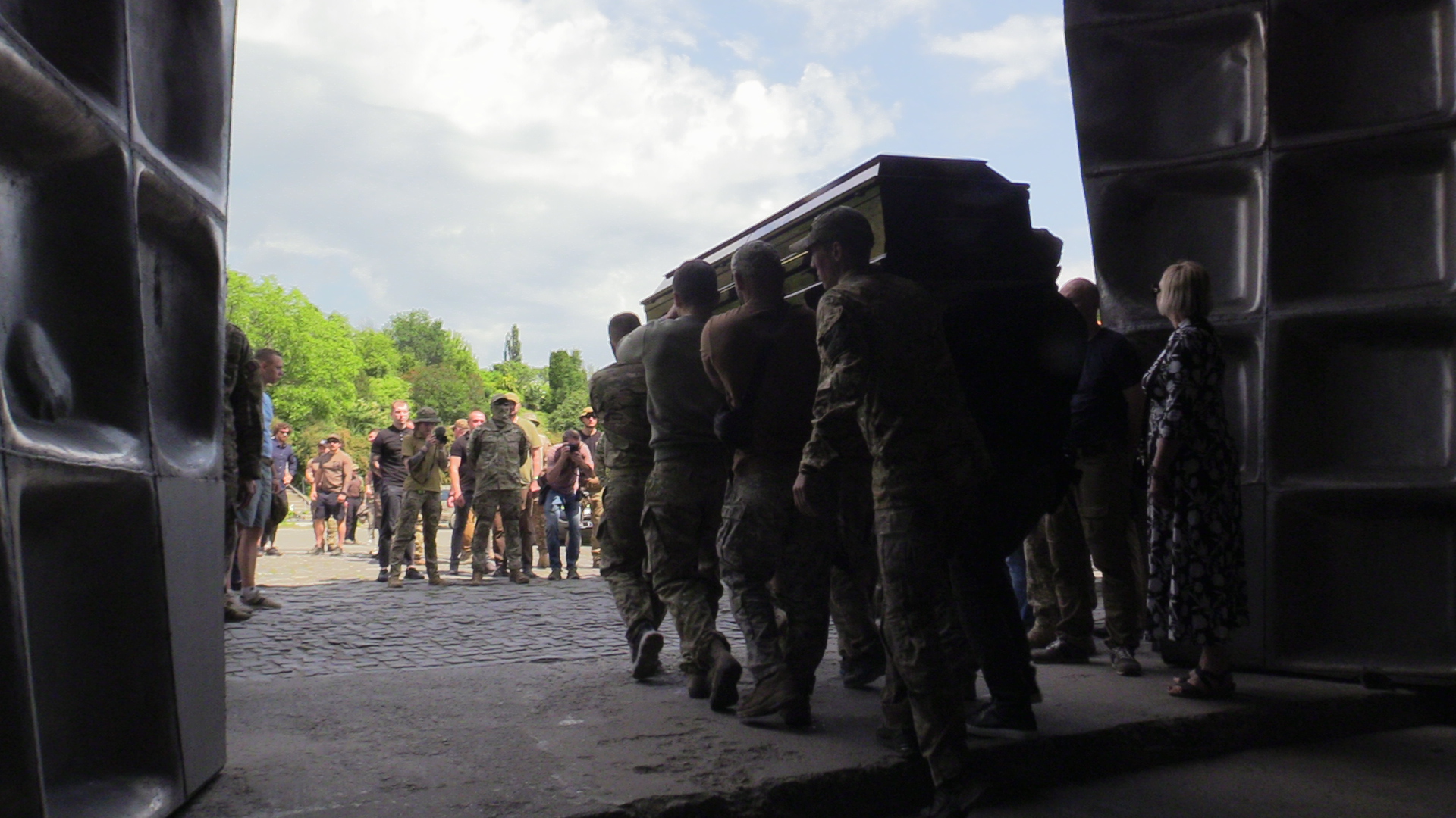 RVC fighter carry Daniil Maznik's coffin at the Baikovo cemetery in Kyiv-1686824331