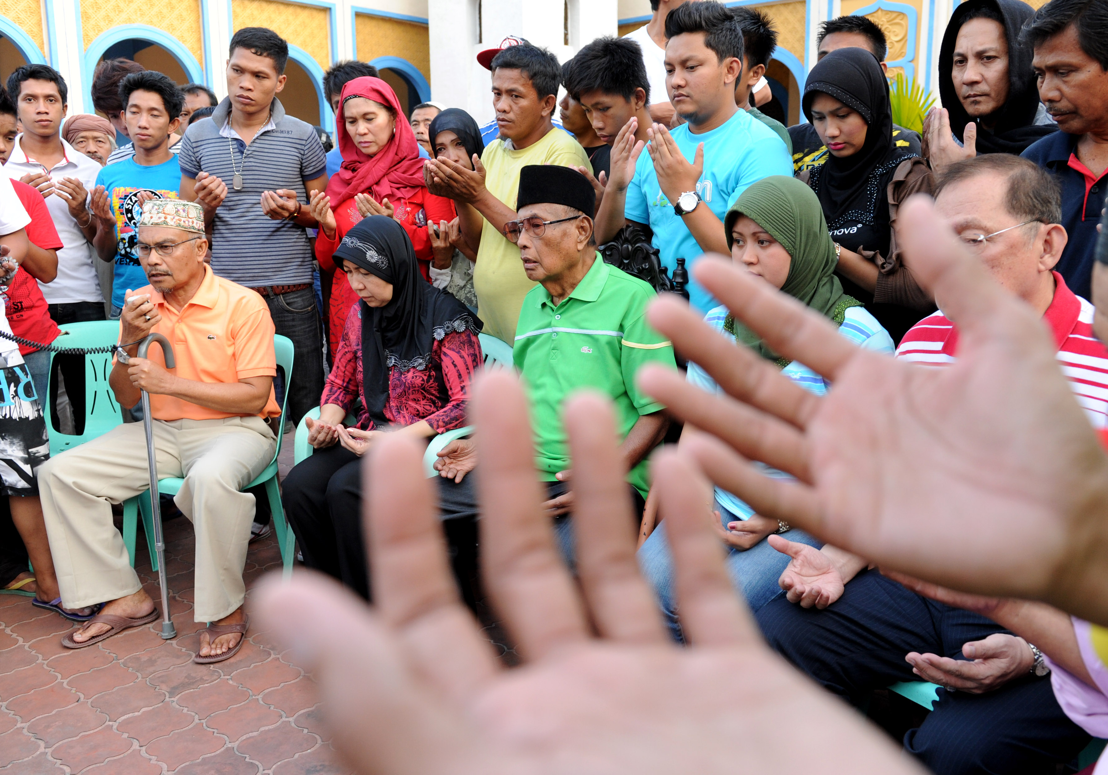 Self-proclaimed Sultan of Sulu Jamalul Kiram and his supporters pray at a mosque in Manila on March 6, 2013.