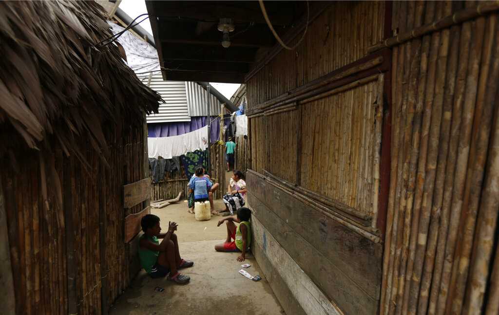 Children sit in a small alleyway in Gardi Sugdub
