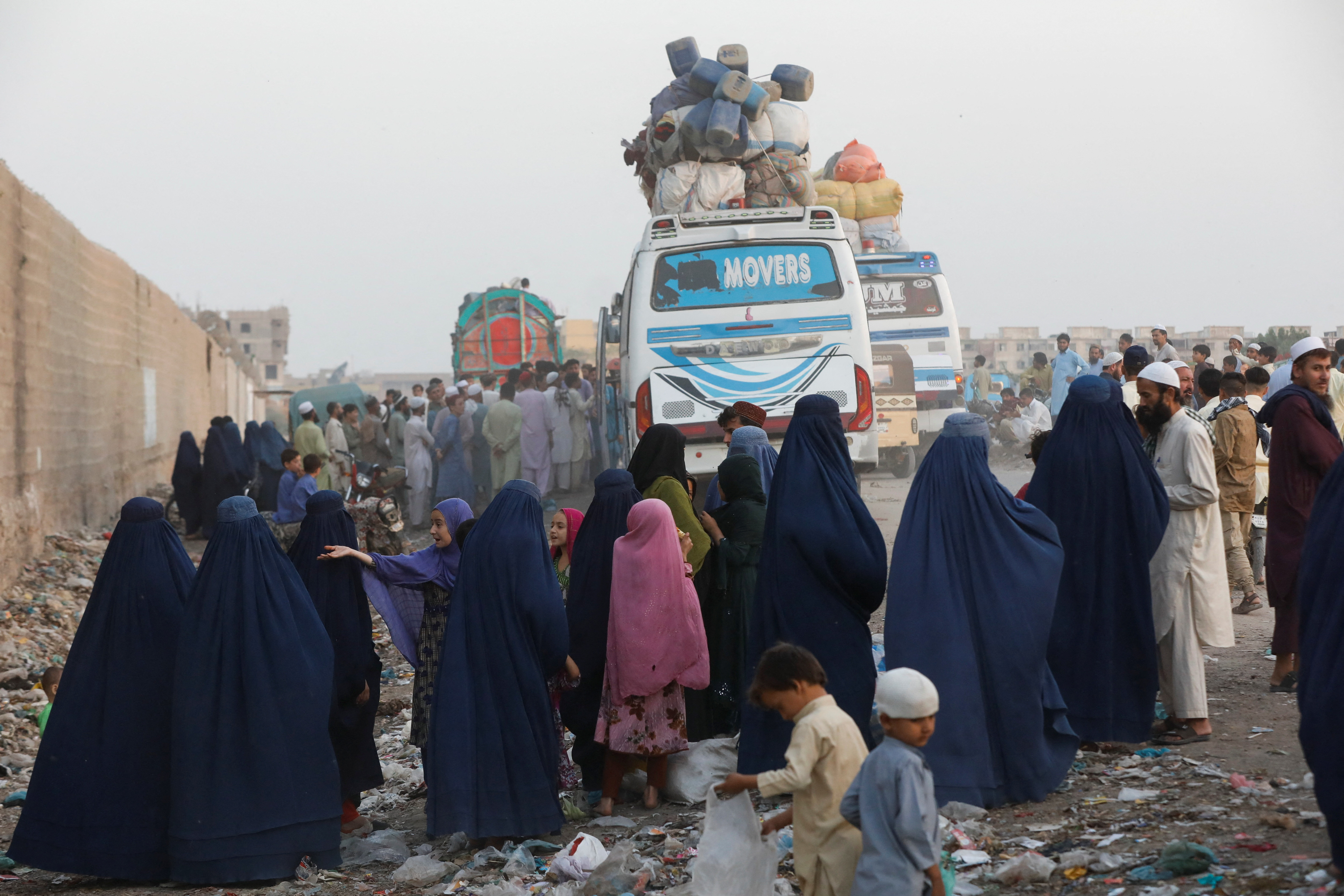 Afghan people gather to board buses as they prepare to return home, after Pakistan gave last warning to undocumented migrants to leave, at a bus stop in Karachi, Pakistan October 29, 2023. REUTERS/Akhtar Soomro
