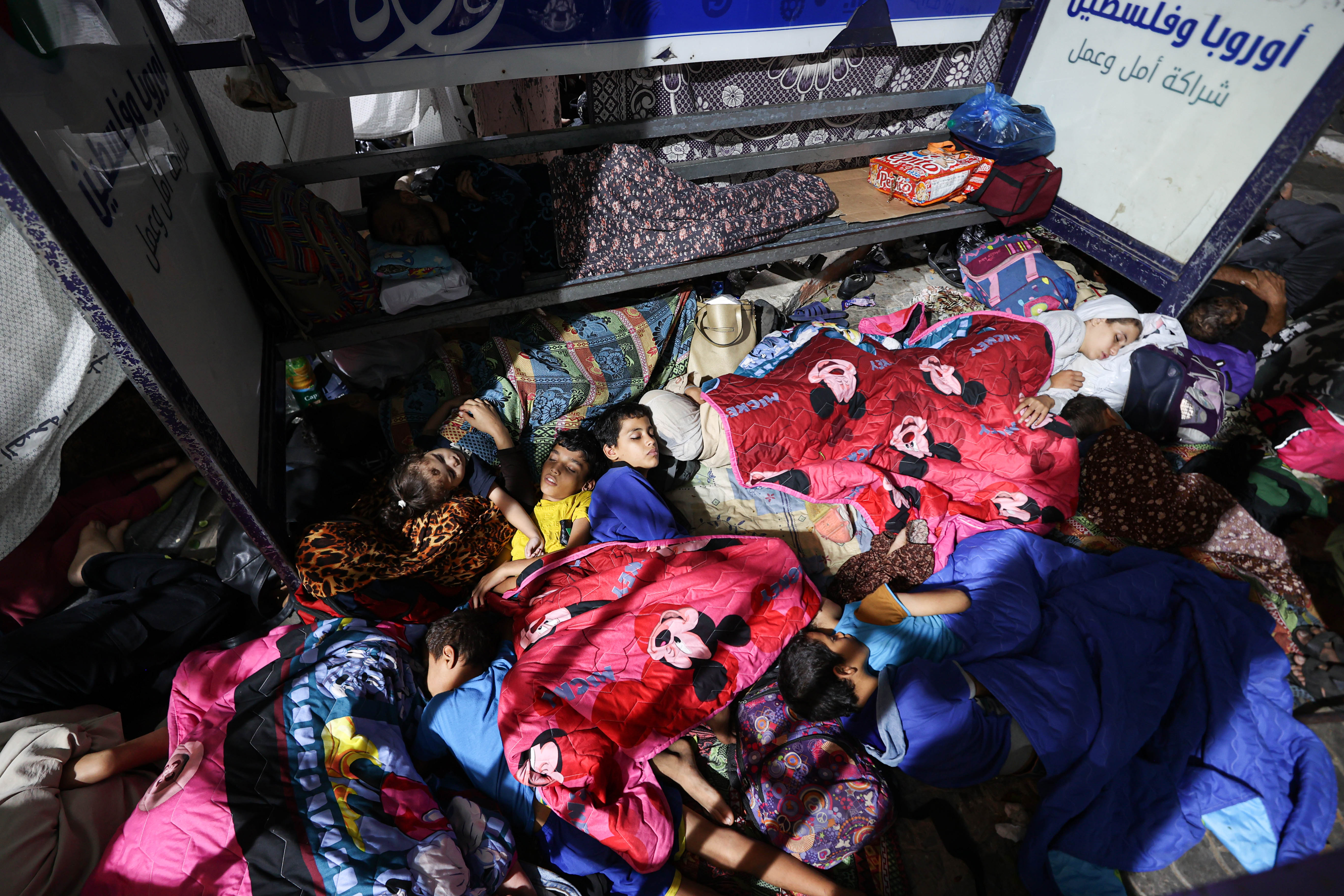 Displaced Palestinians staying the Shifa Hospital grounds