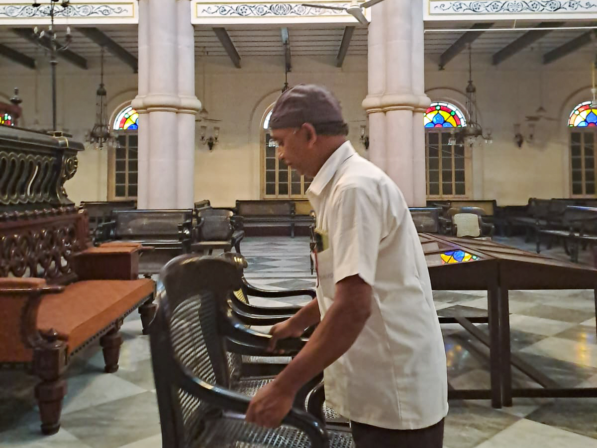 Anwar Khan working at Maghen David Synagogue in Kolkata