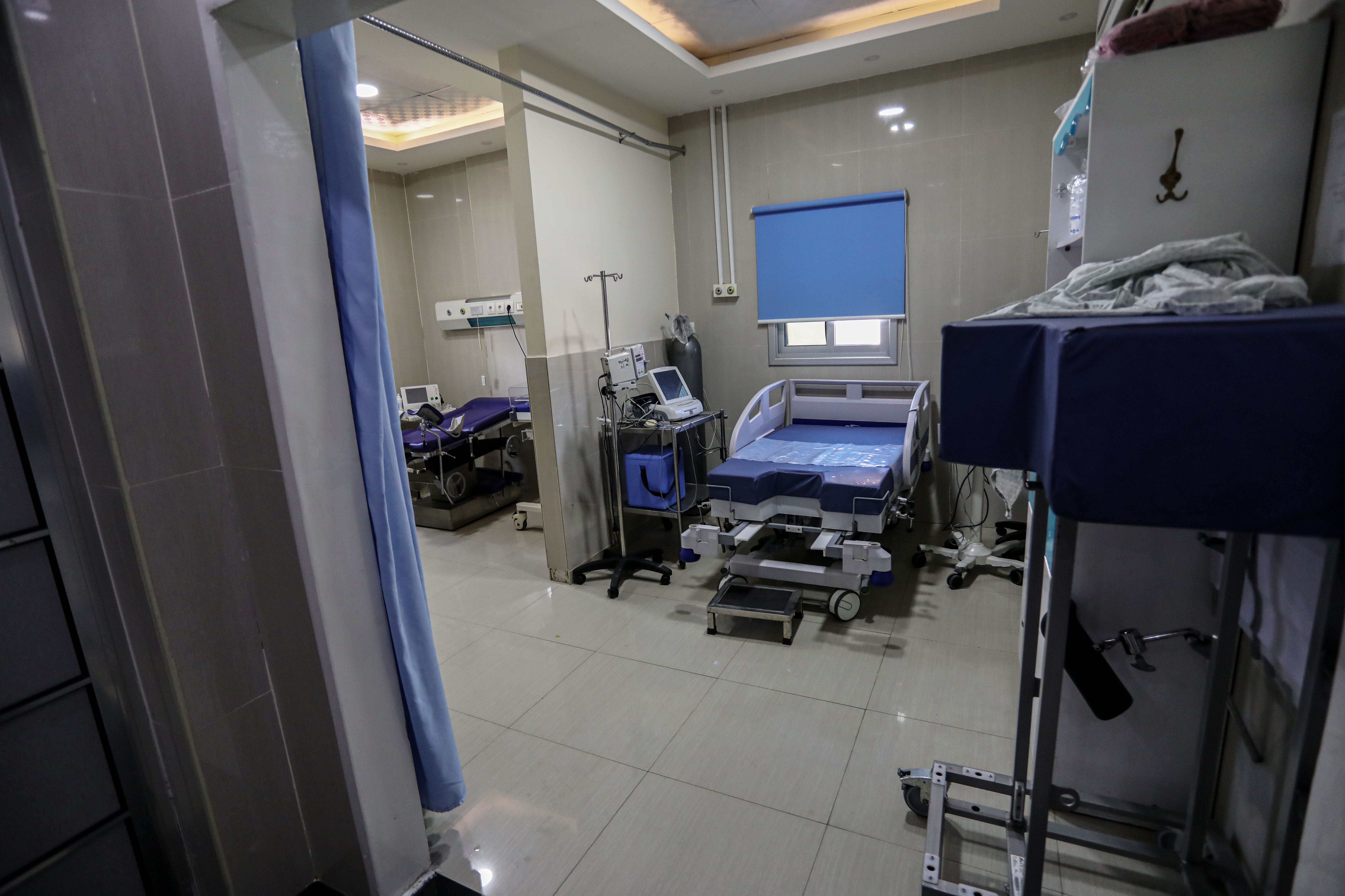 transfer of Shifa Hospital maternity ward to Helou Hospital [Abdelhakim Abu Riash/Al Jazeera]