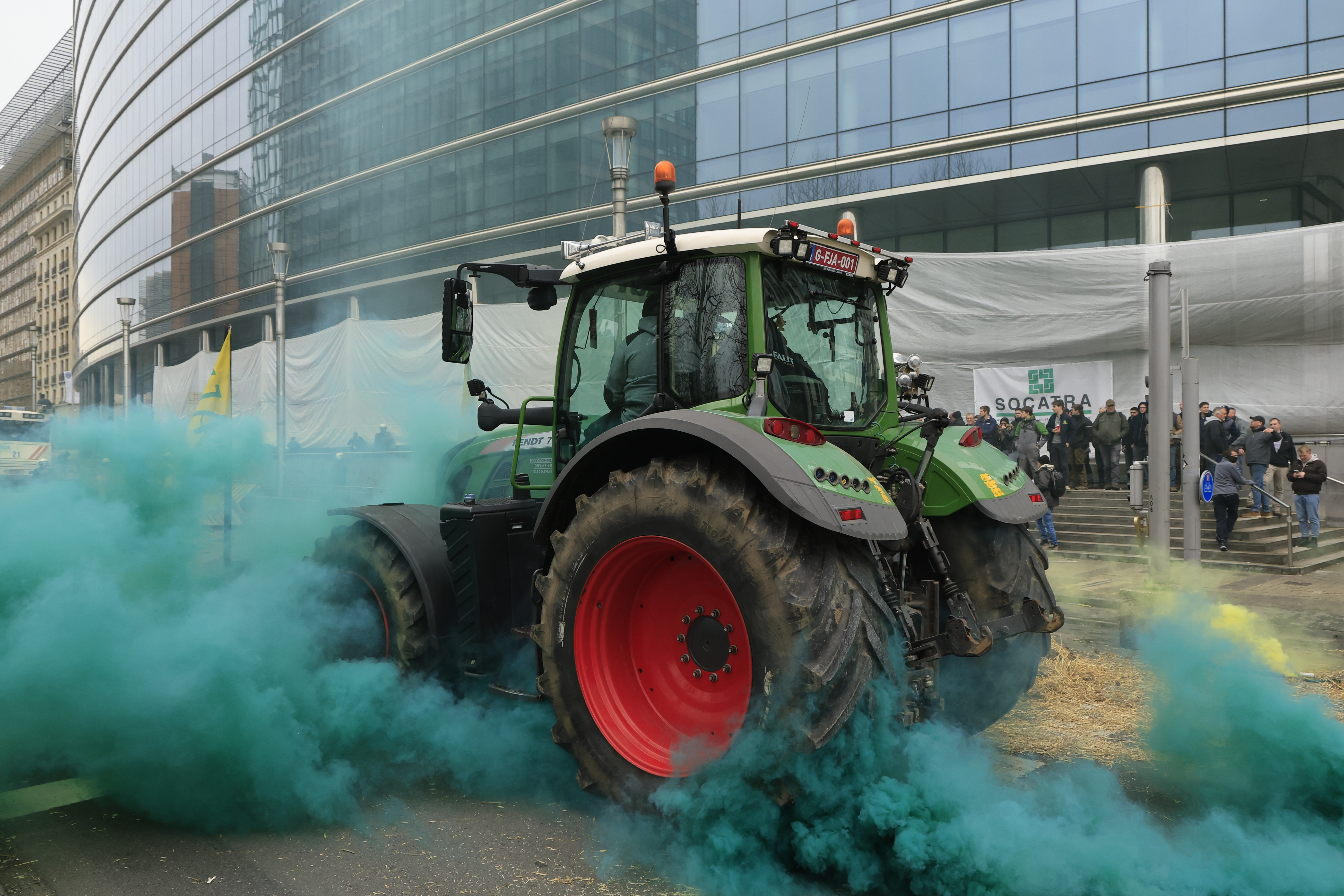 Farmers again block Brussels to protest EU policies