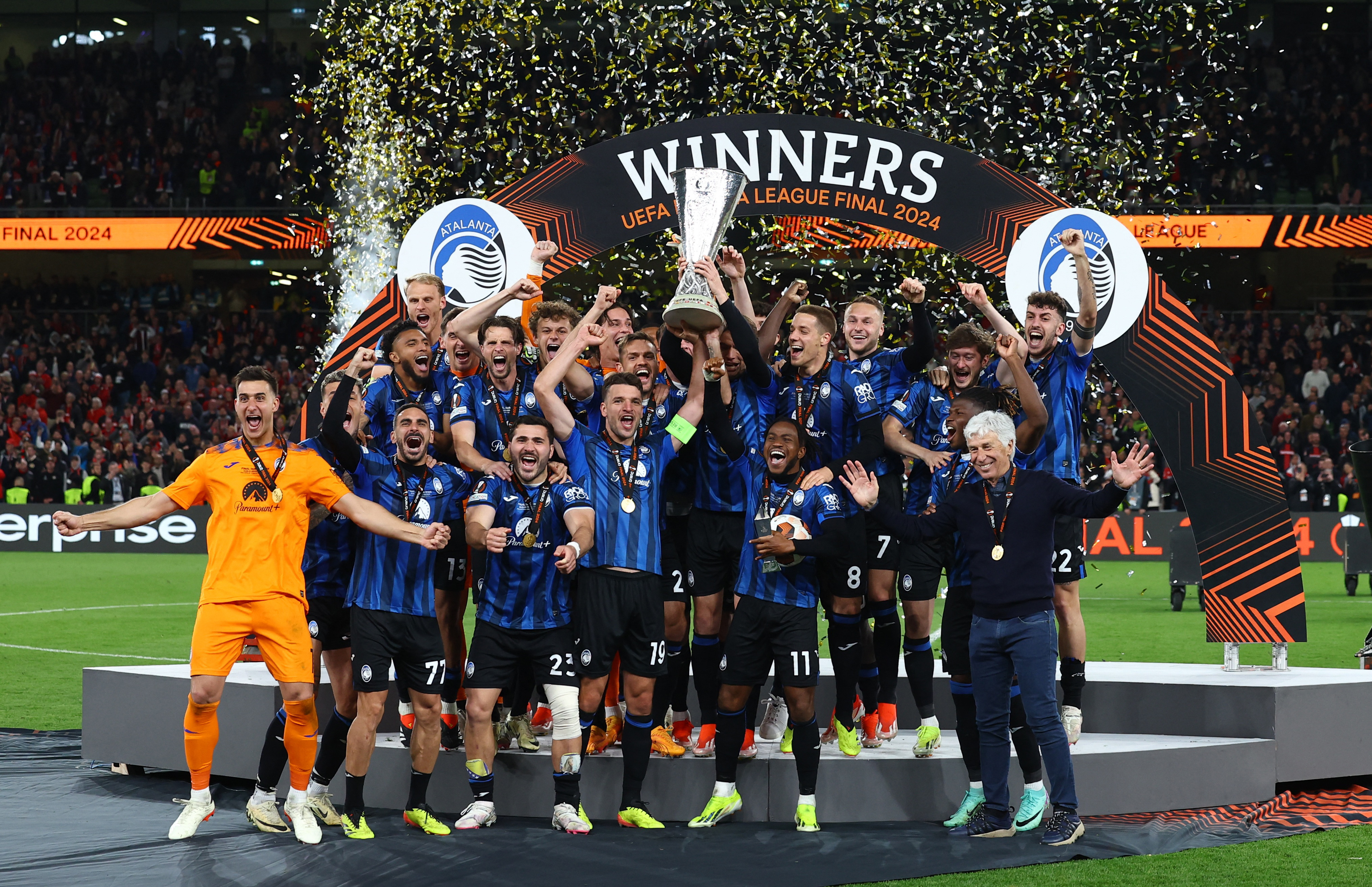 Soccer Football - Europa League - Final - Atalanta v Bayer Leverkusen - Aviva Stadium, Dublin, Ireland - May 22, 2024 Atalanta's Berat Djimsiti and Ademola Lookman lift the trophy with teammates after winning the Europa League Final REUTERS/Paul Childs