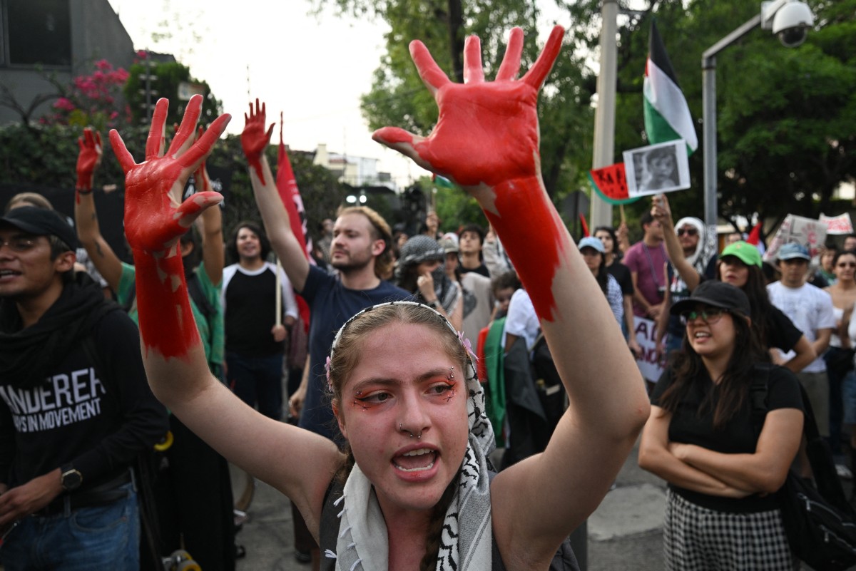 Demonstrators clash with the police during a pro-Palestinian rally called "Urgent action for Rafah"