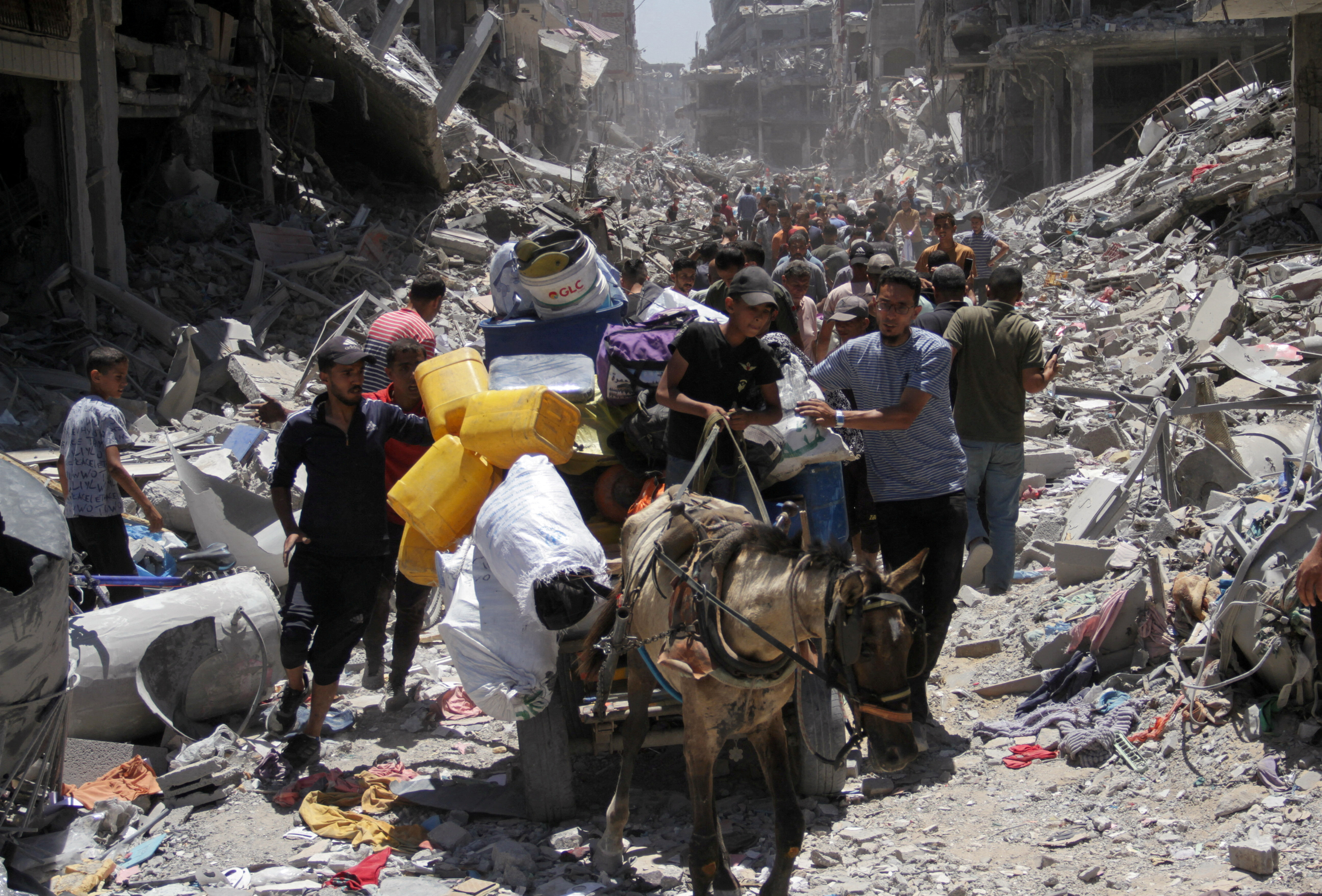 Palestinians make their way, as they inspect the damage after Israeli forces withdrew from Jabalia refugee camp, following a raid, in the northern Gaza Strip, May 31, 2024. REUTERS/Mahmoud Issa TPX IMAGES OF THE DAY