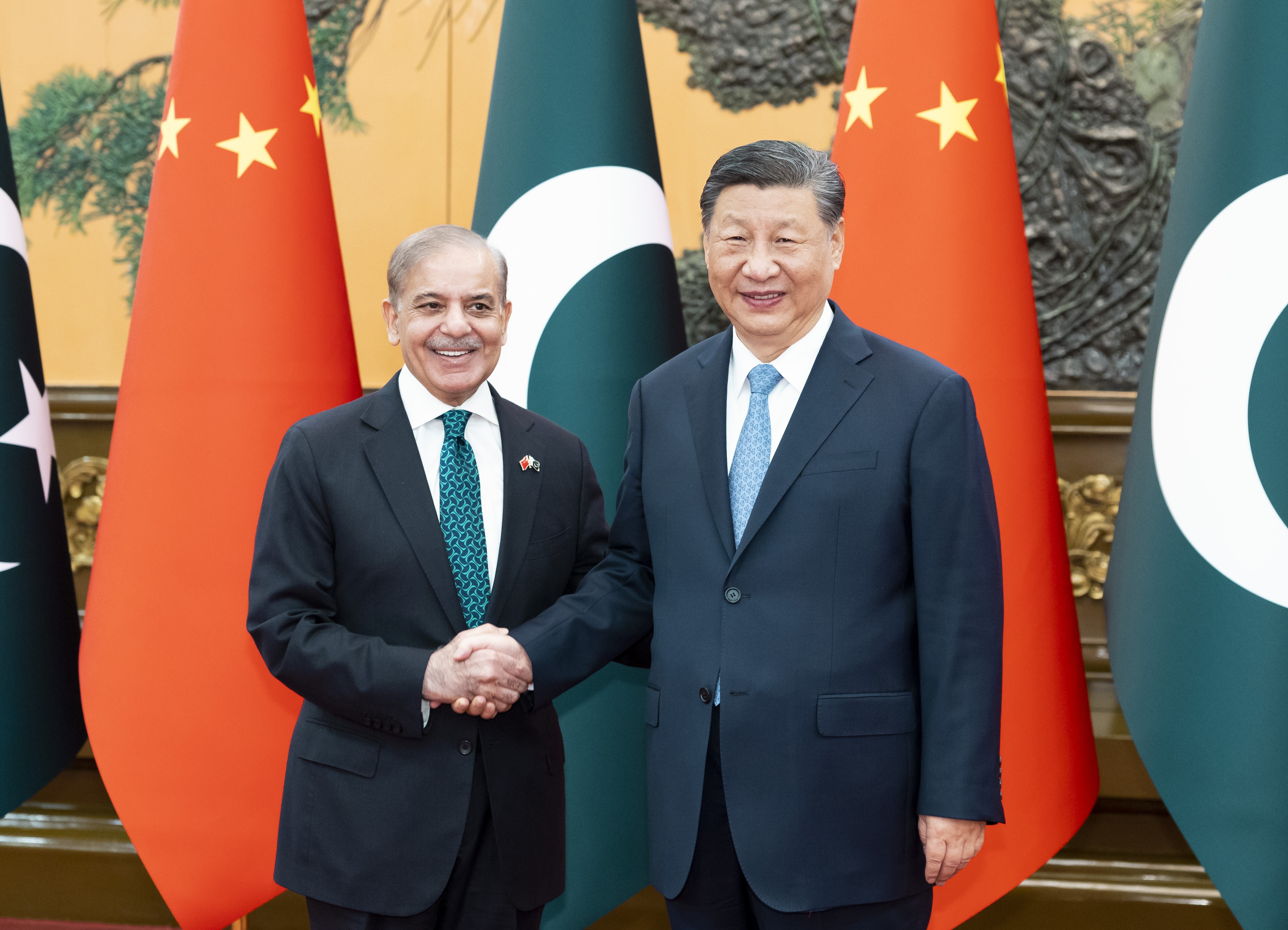 Chinese President Xi Jinping welcomes Pakistani Prime Minister Shehbaz Sharif
