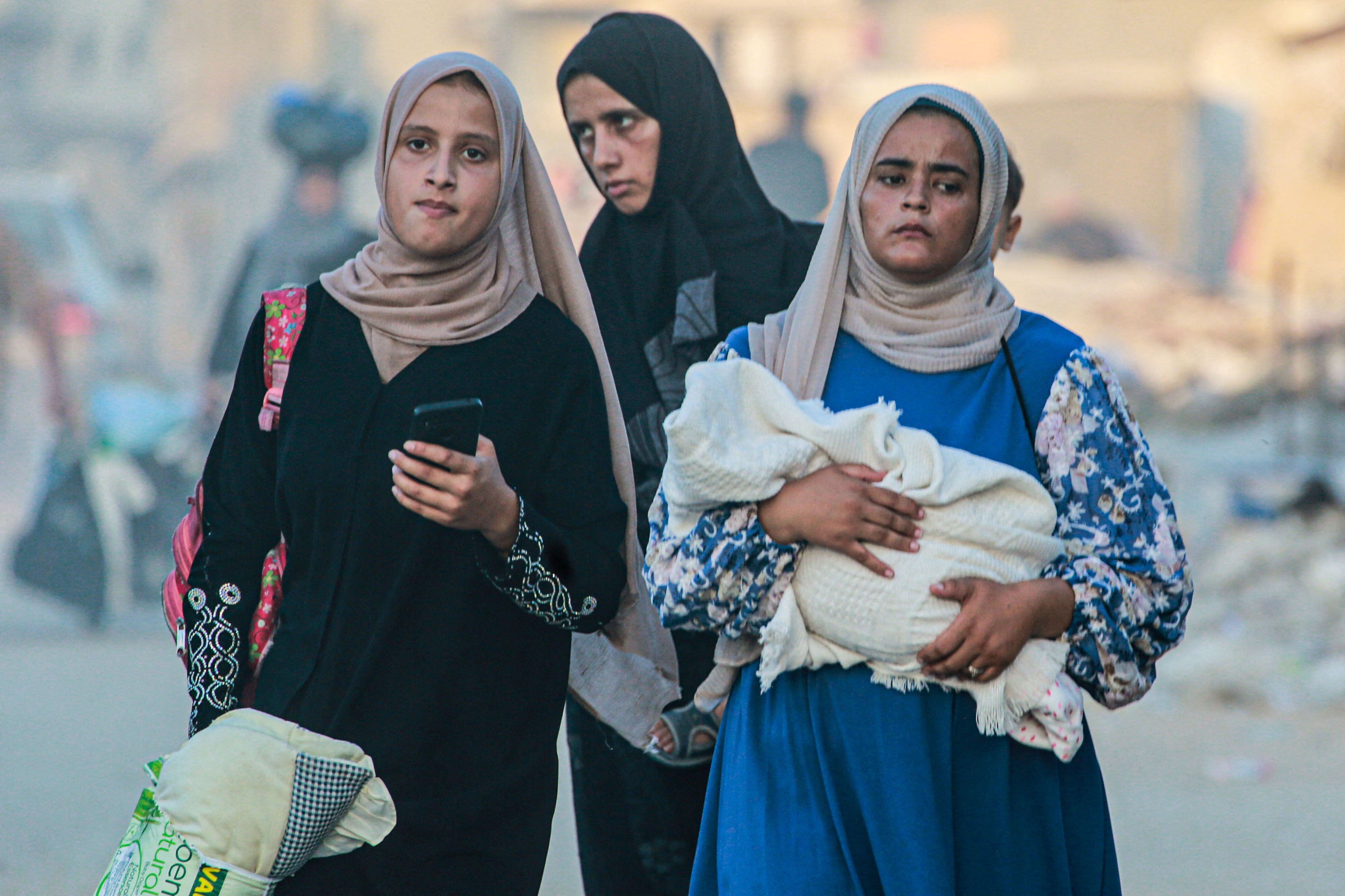 Displaced Palestinians leave an area in east Khan Younis