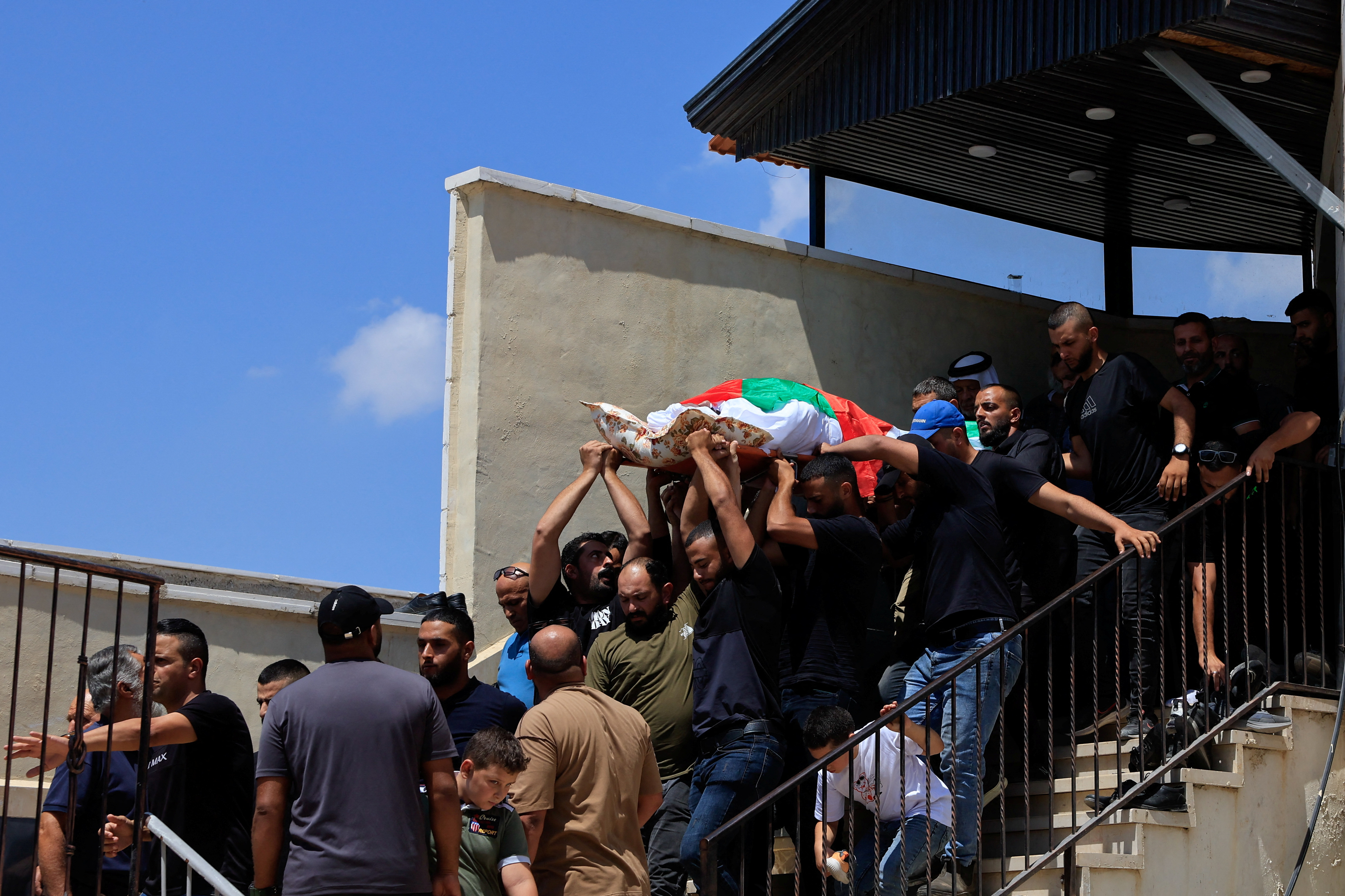 Ten Palestinians killed in Israeli operation in West Bank