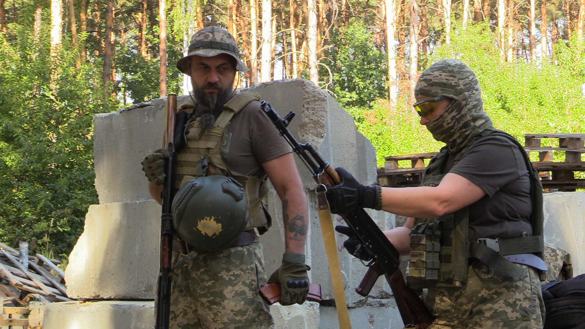 A Bucha Witch learns how to reload an assault rifle-1726479543