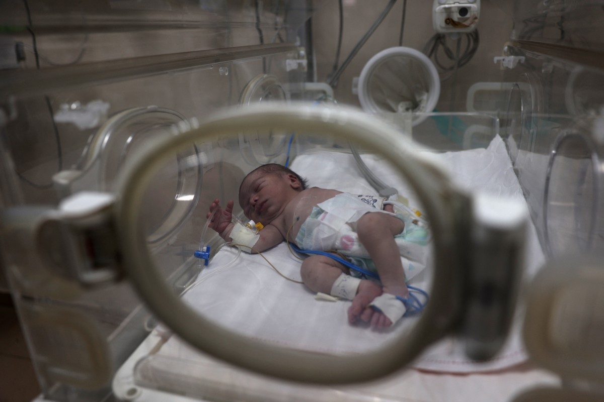 A Palestinian premature baby receives care in an incubator during preparations to evacuate the Al-Aqsa Martyrs Hospital in Deir al-Balah in the central Gaza Strip following renewed Israeli evacuation orders for the area on August 26, 2024, amid the ongoing conflict between Israel and the Palestinian Hamas movement. (Photo by Eyad BABA / AFP)