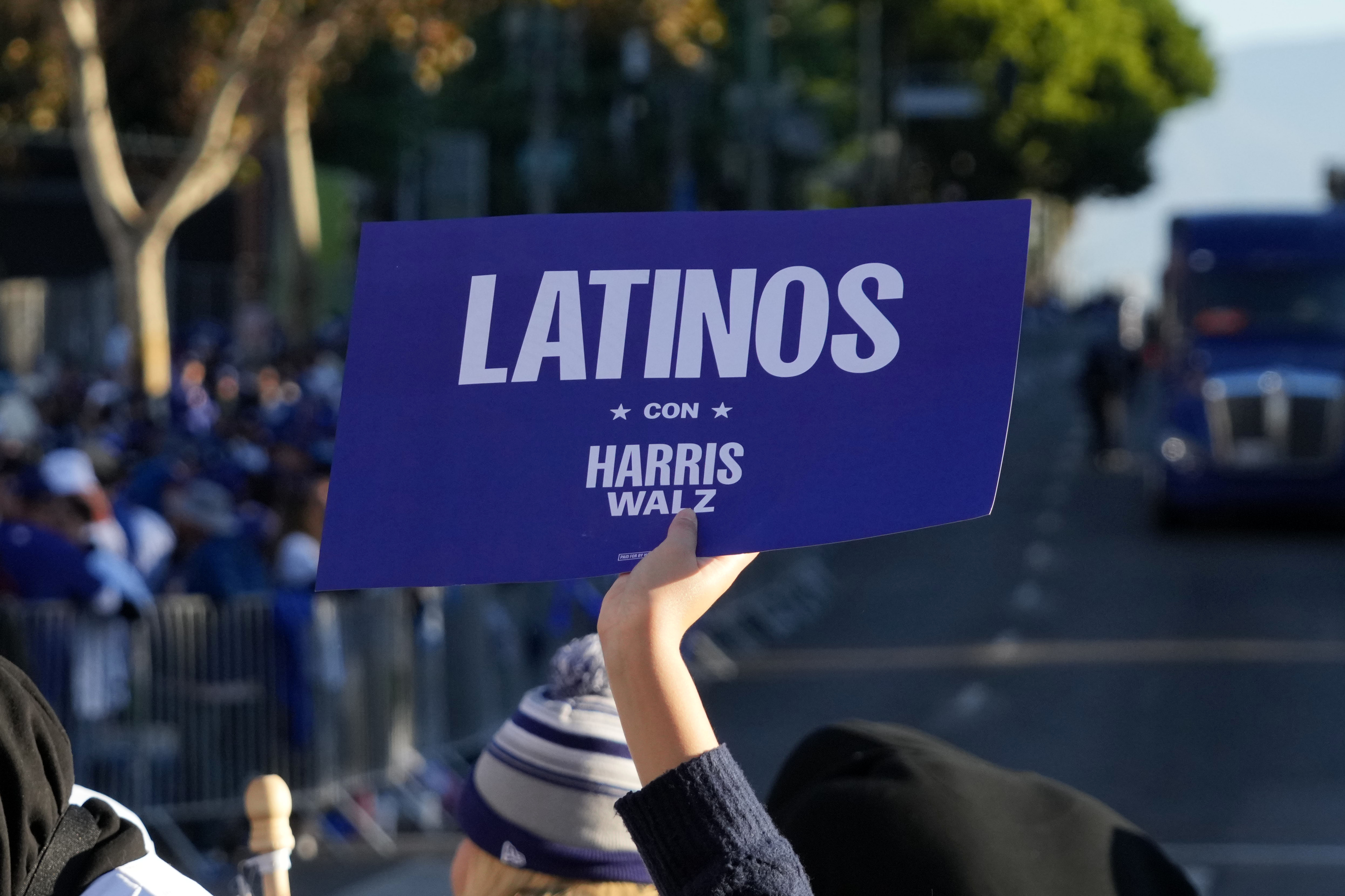 Latinos for Harris sign
