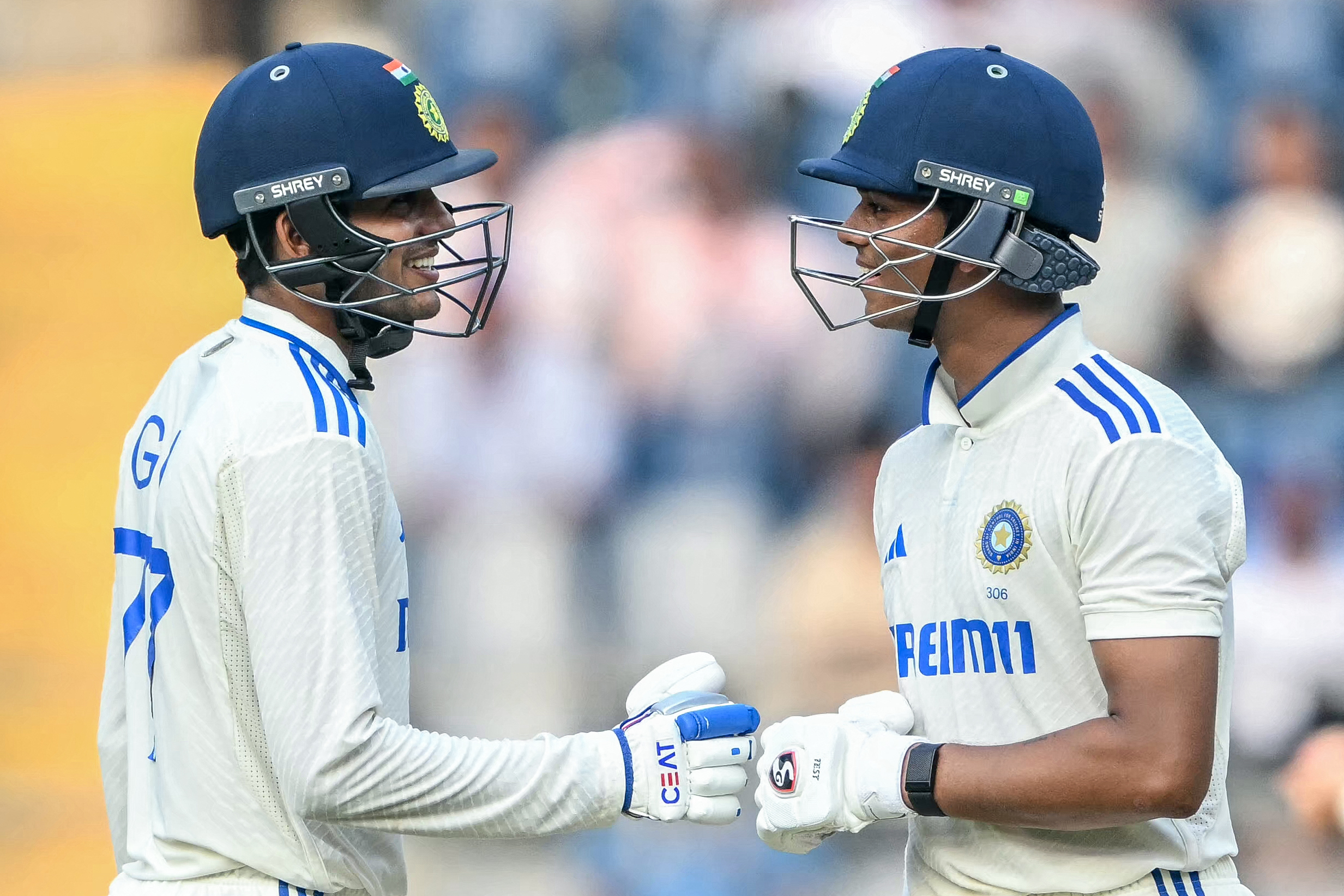 India's Shubman Gill and Yashasvi Jaiswal (R) bump their fists during the first day of the third Test cricket match between India and New Zealand at the Wankhede Stadium in Mumbai on November 1, 2024. (Photo by INDRANIL MUKHERJEE / AFP) / -- IMAGE RESTRICTED TO EDITORIAL USE - STRICTLY NO COMMERCIAL USE --