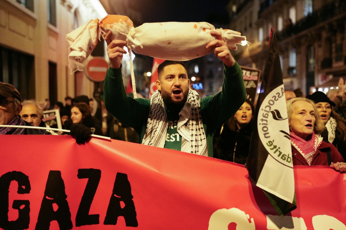 Protests in Paris over pro-Israel gala organised by far-right figures