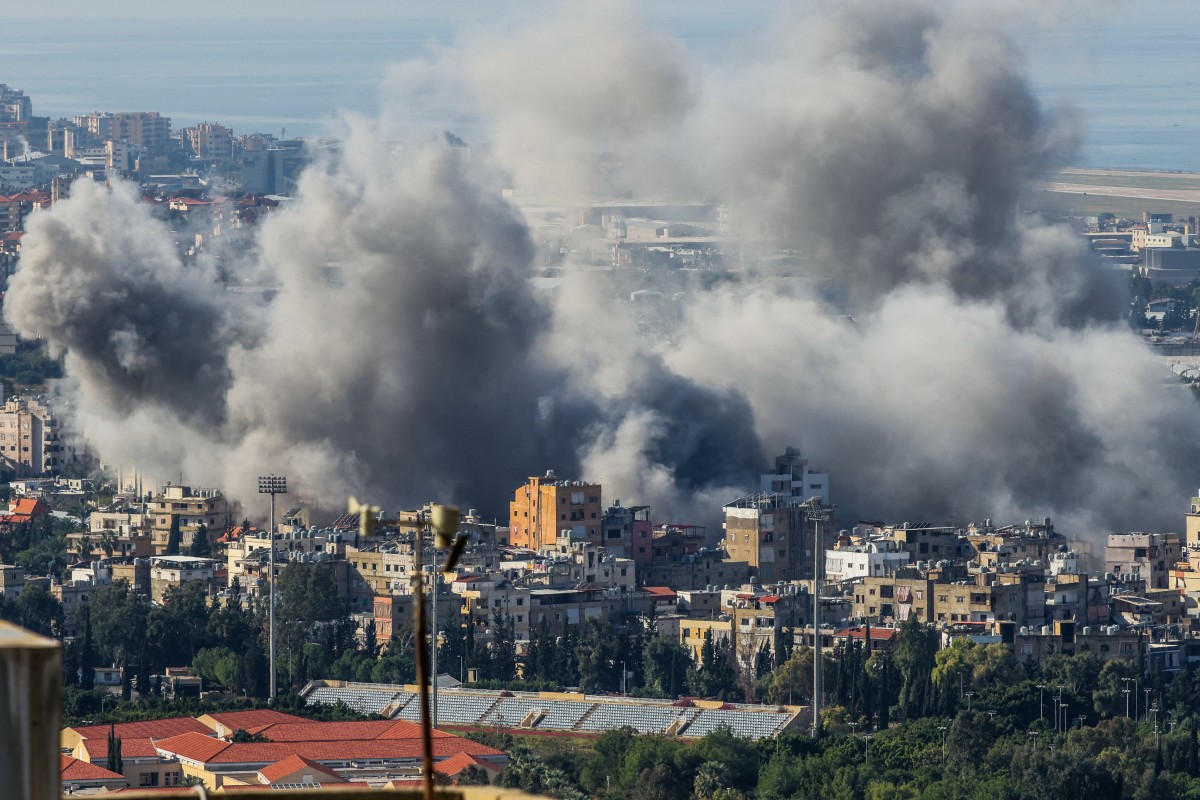 Air strikes hit the southern suburbs of the Lebanese capital Thursday after an Israeli warning to evacuate.