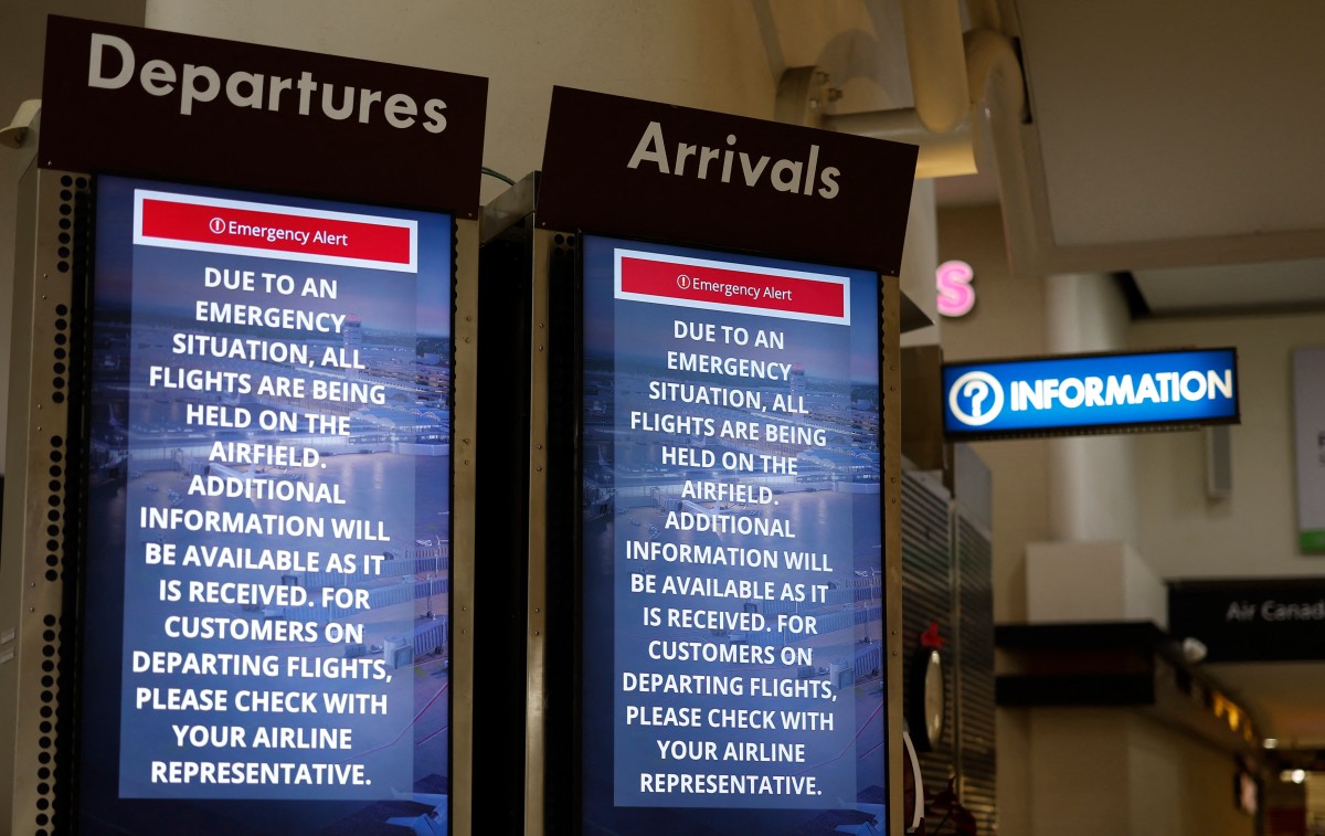 Passenger jet collides with helicopter at Reagan Airport near Washington