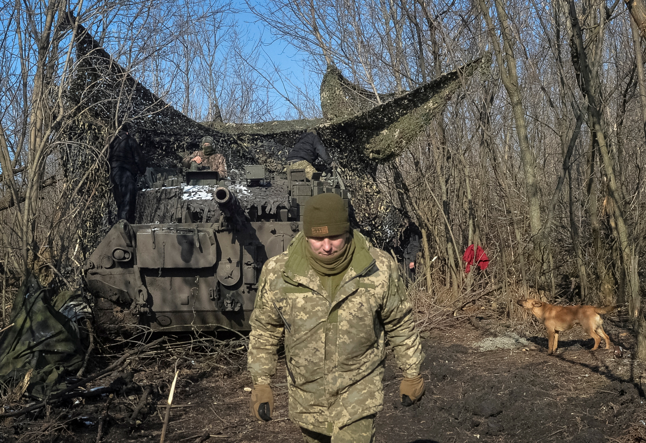 Servicemen operate a tank.
