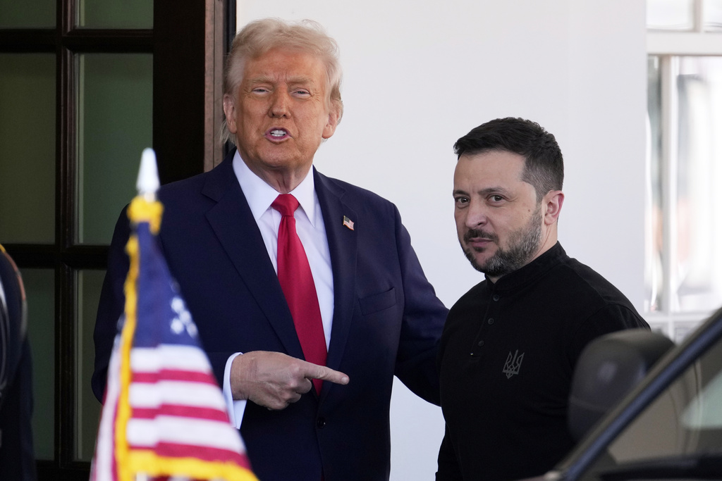Donald Trump points at Zelenskyy in the White House valet circle