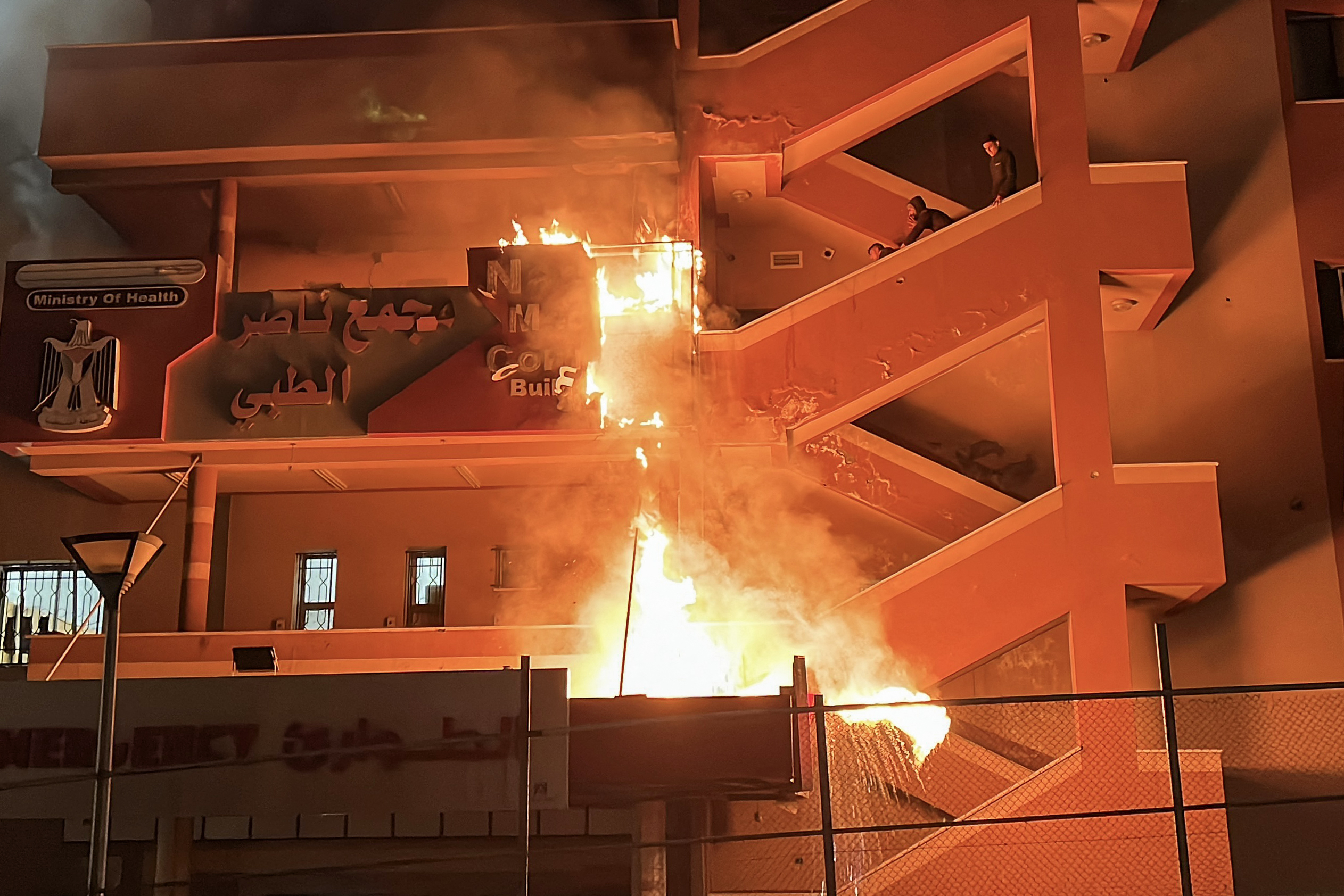 Israel strikes the largest hospital in southern Gaza