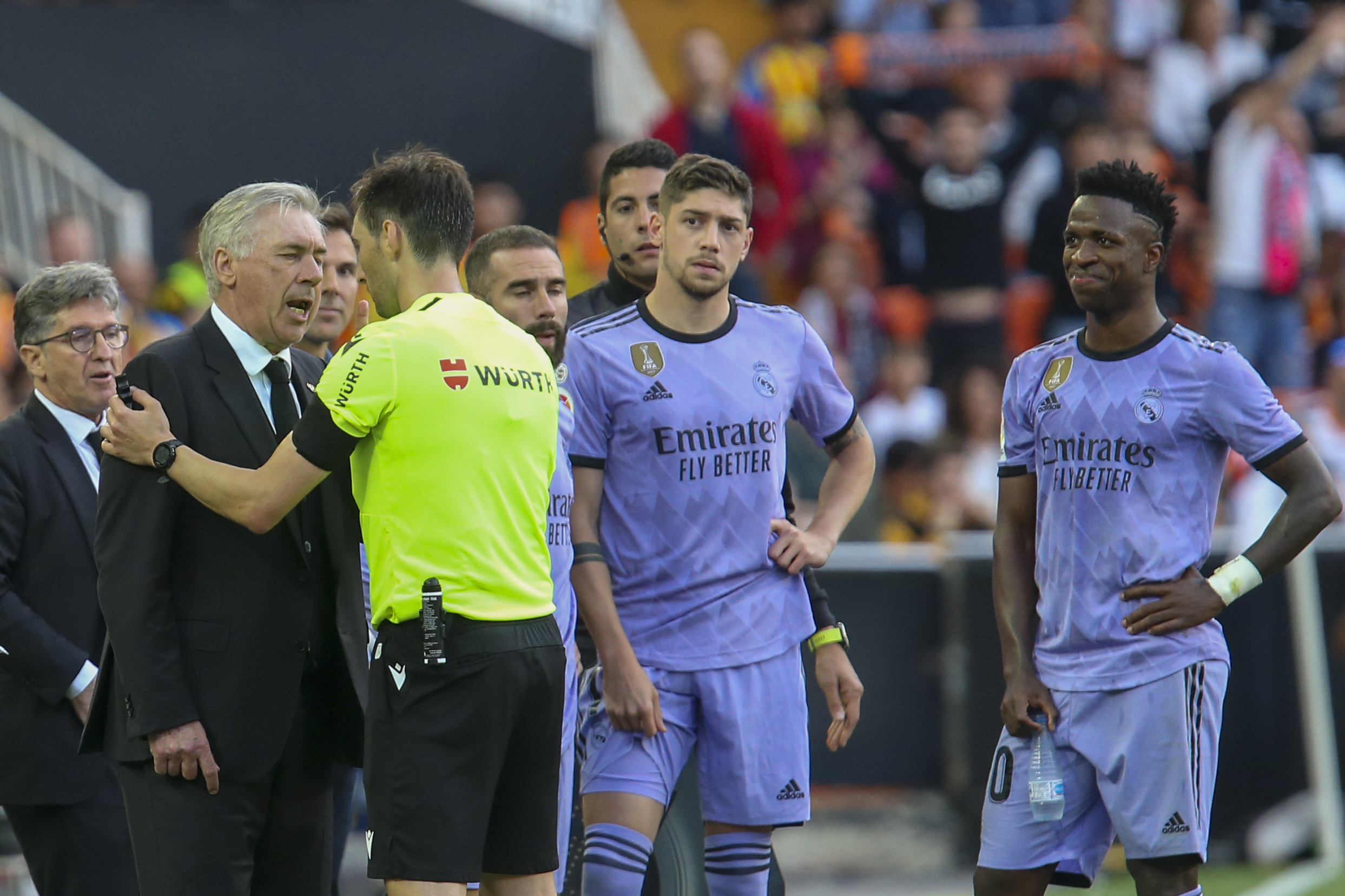 Real Madrid's head coach Carlo Ancelotti, front left, speaks with referee Ricardo De Burgos Bengoetxea during a Spanish La Liga soccer match between Valencia and Real Madrid, at the Mestalla stadium in Valencia, Spain, Sunday, May 21, 2023. (AP Photo/Alberto Saiz)