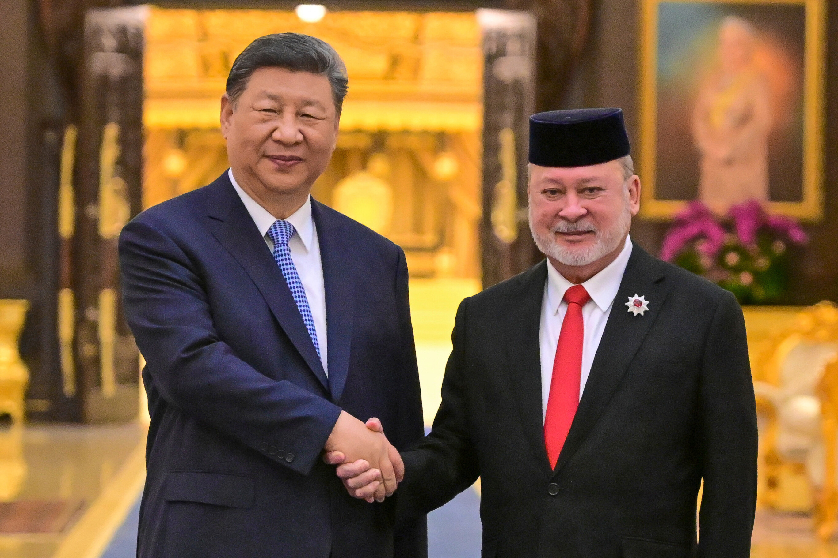 CORRECTS DATE - In this photo taken and released by Malaysia's Department of Information, Malaysia's King Sultan Ibrahim, right, shakes hands with China's President Xi Jinping after the welcoming ceremony at the National Palace in Kuala Lumpur Wednesday, April 16, 2025. (Azali Ariffin/ Malaysia's Department of Information via AP)