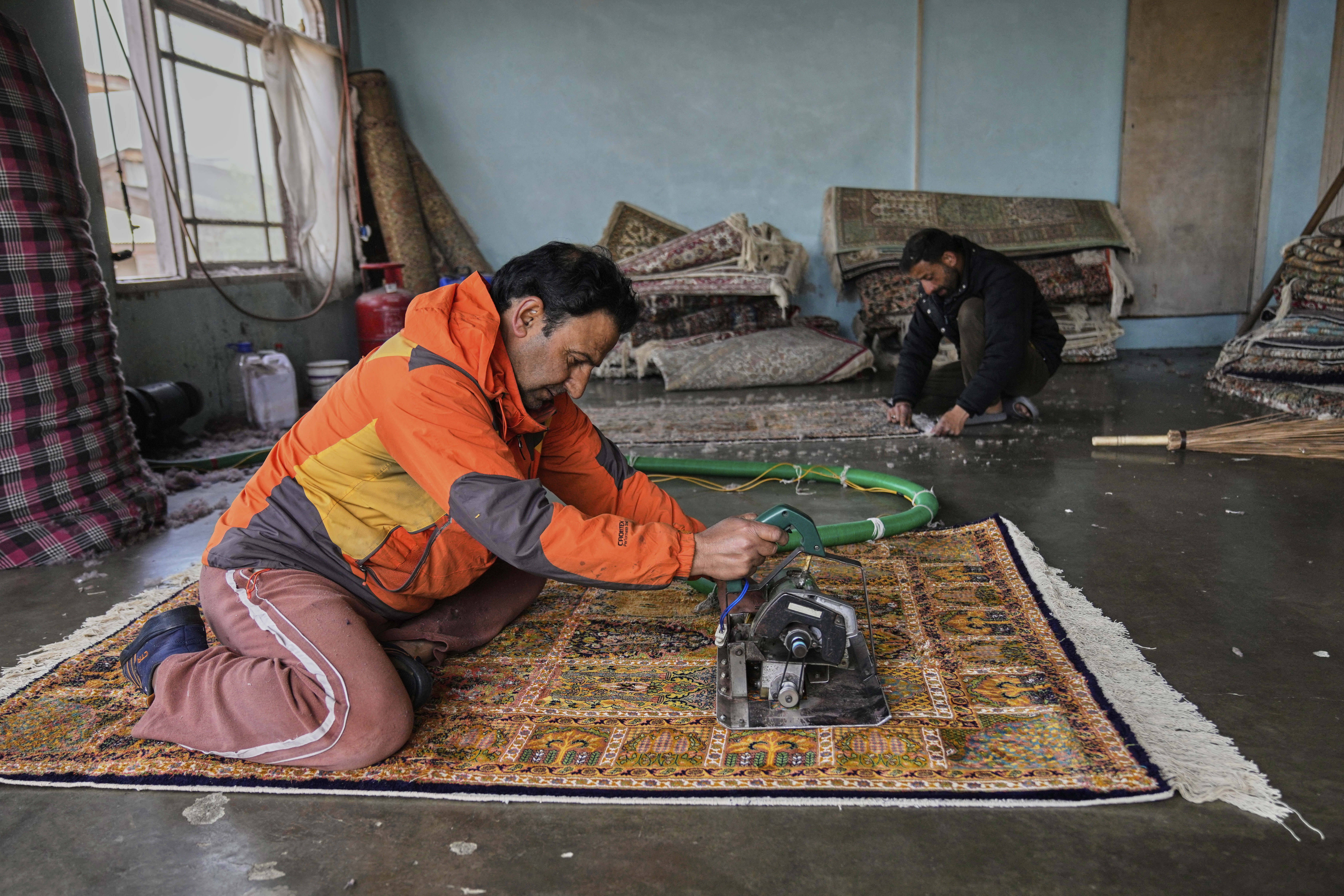 Decades-old Kashmiri weaving legacy threatened by global trade policies