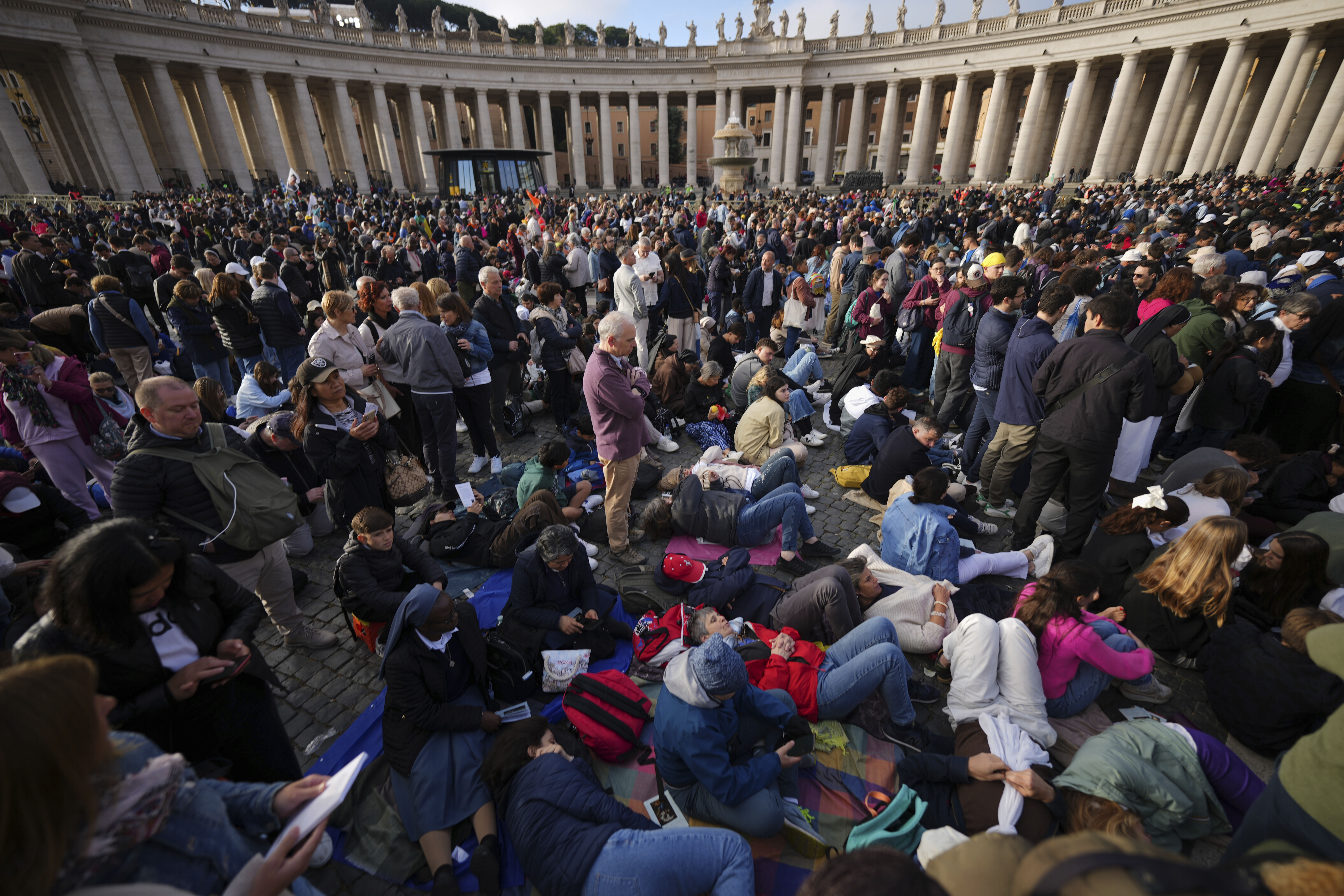 Huge crowds flock to Vatican for Pope Francis's funeral