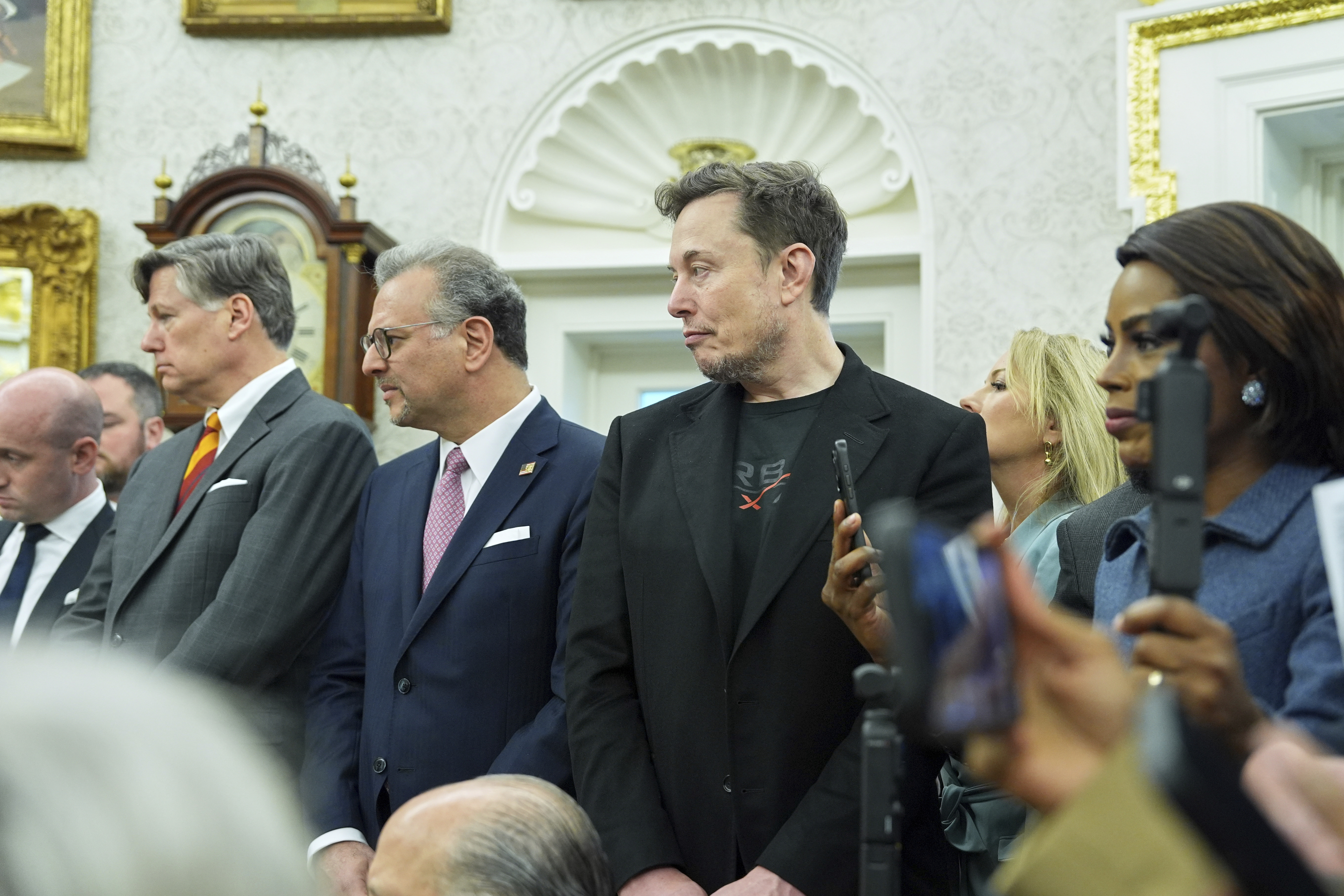 Elon Musk stands in the Oval Office during a meeting with Cecil Ramaphosa.