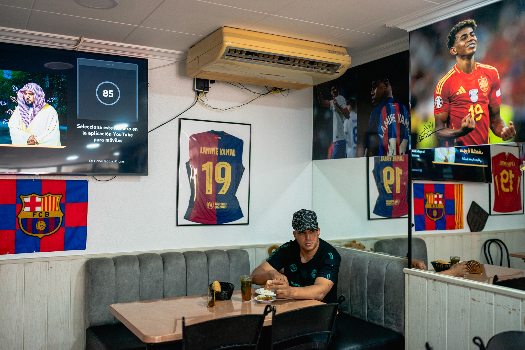 Interior shot of cafe in Rocafonda.