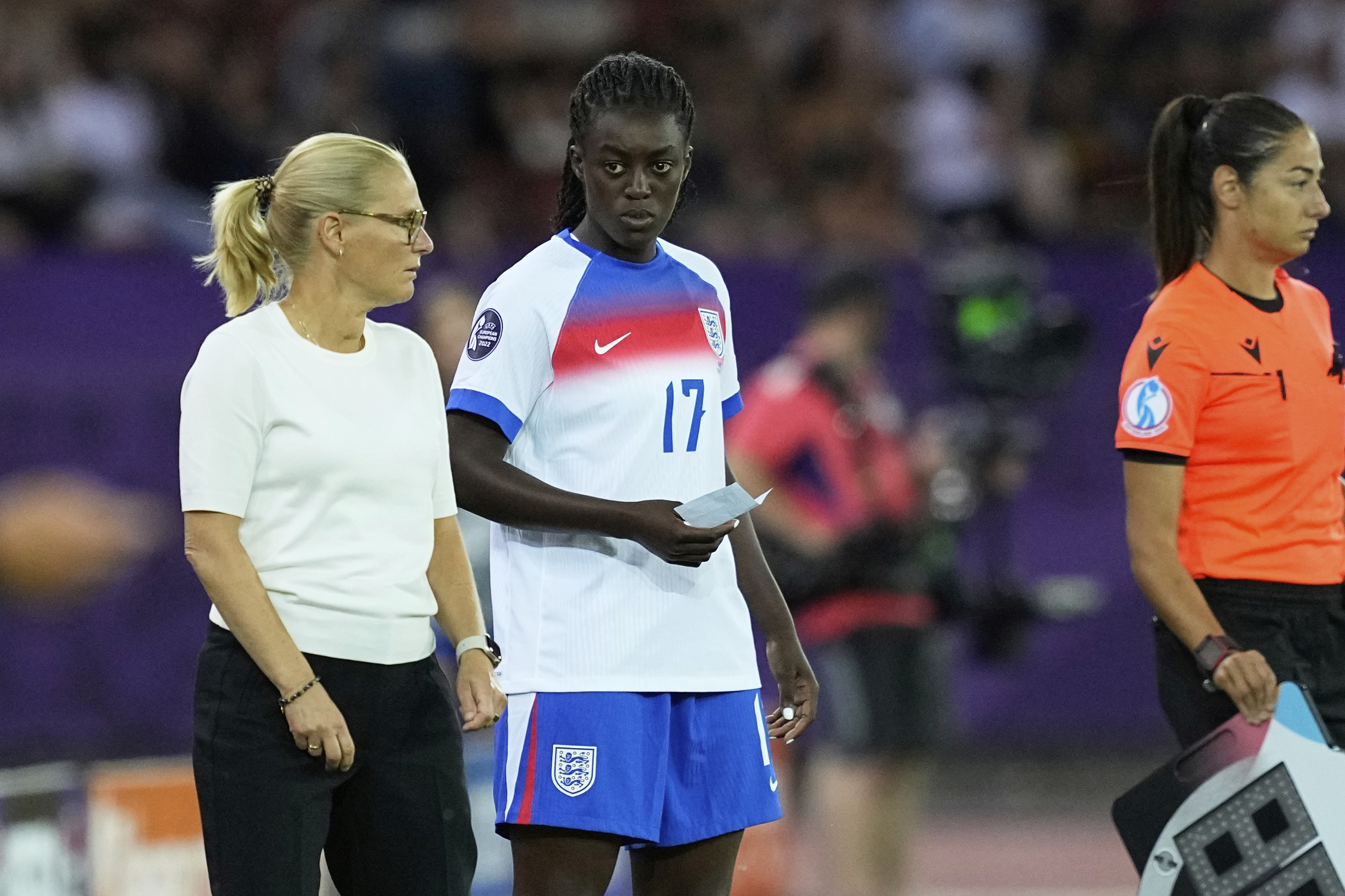 England's Michelle Agyemang listens to head coach Sarina Wiegman before entering the pitch during the Euro 2025, group D, soccer match between France and England at Stadion Letzigrund in Zurich, Switzerland, Saturday, July 5, 2025. (AP Photo/Martin Meissner)