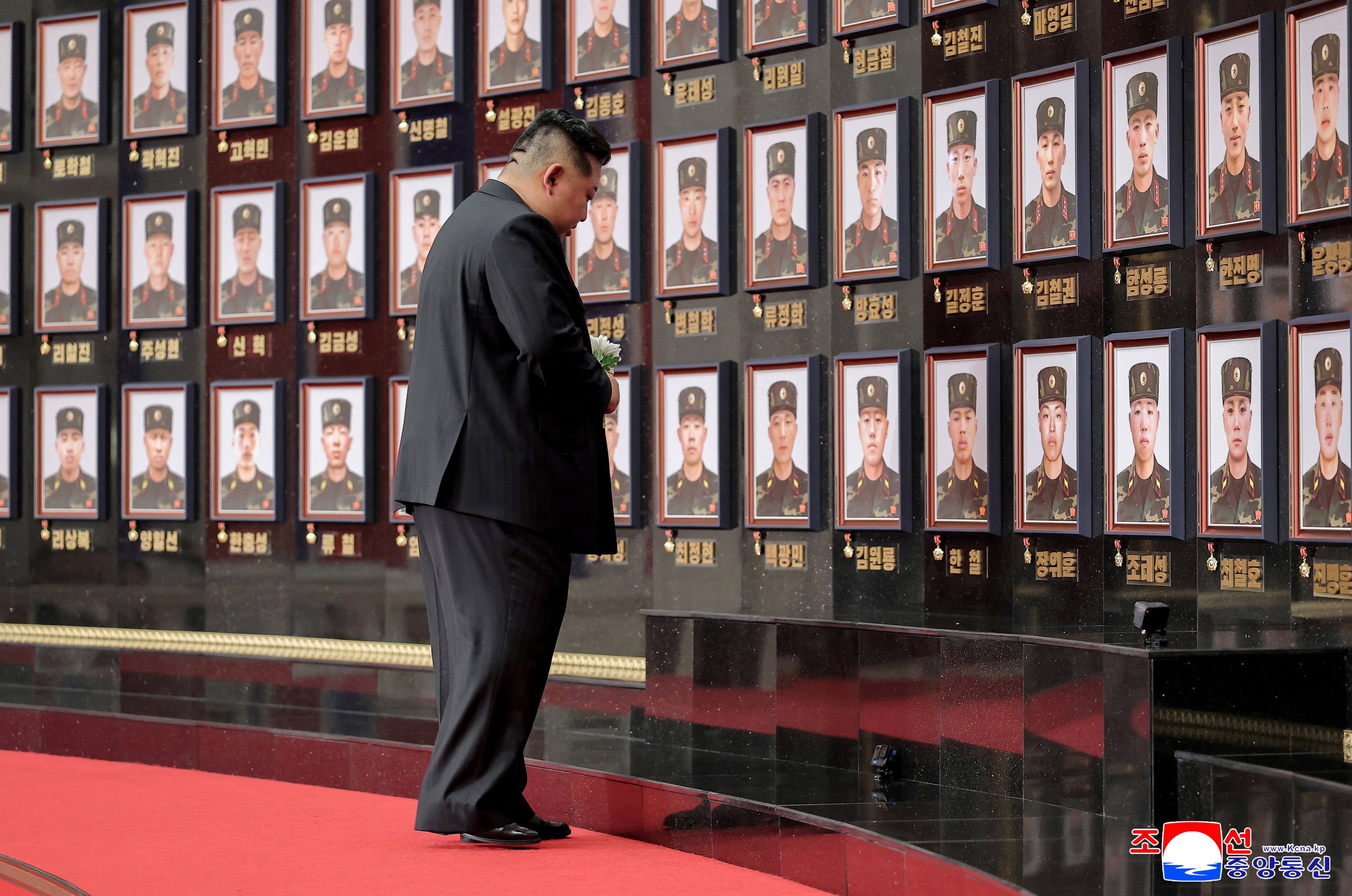 North Korean leader Kim Jong pays homage to the soldiers killed in Russia