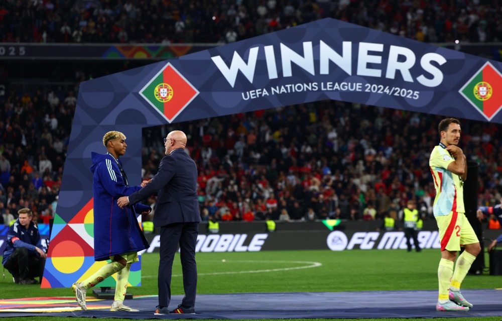 Head coach Luis de la Fuente (R) shakes hands with Lamine Yamal of Spain (L) after the UEFA Nations League final match between Portugal and Spain in Munich, Germany, 08 June
