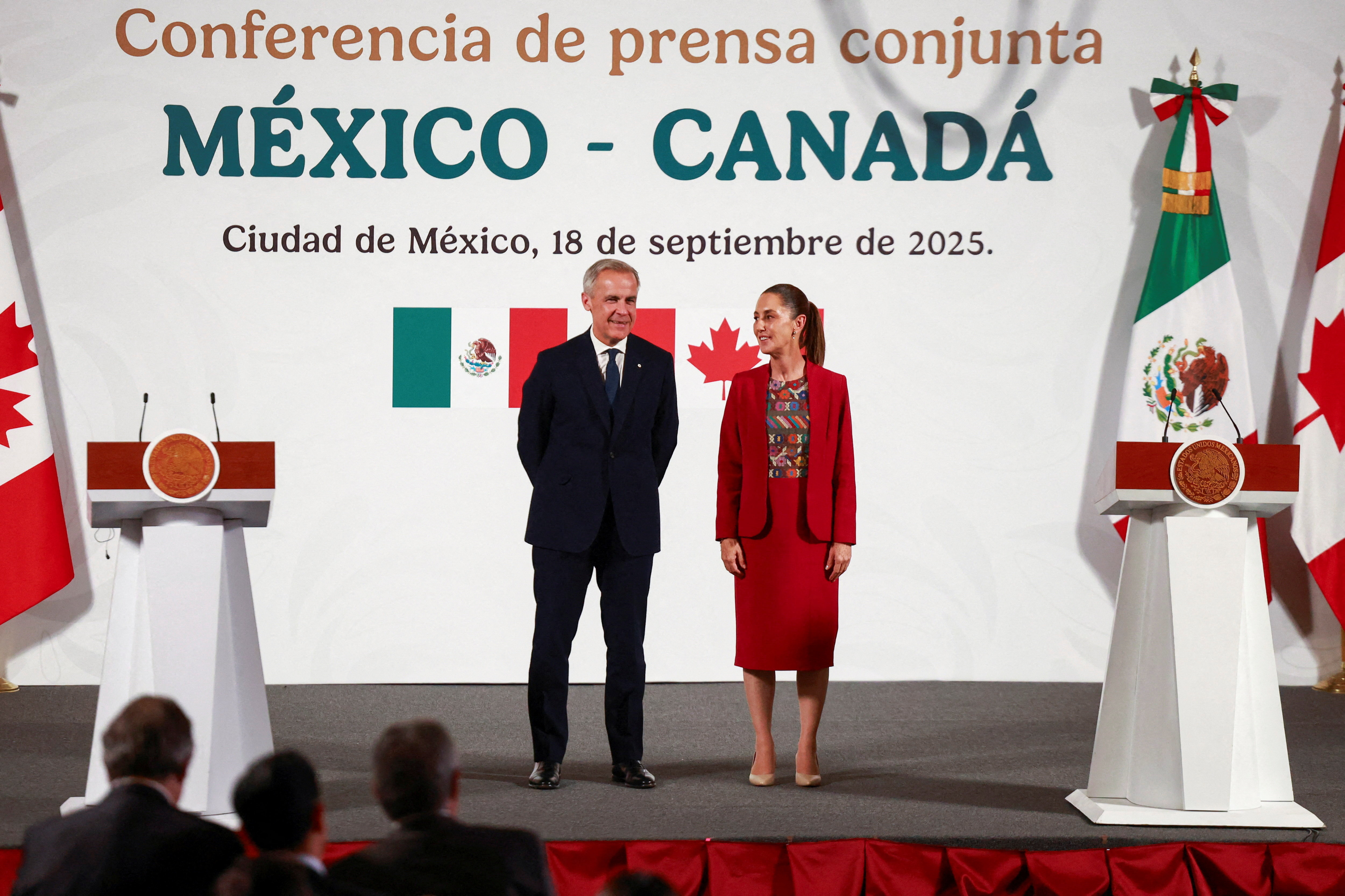 Mexican President Claudia Sheinbaum stands next to Canadian Prime Minister Mark Carney as they hold a press conference at the National Palace, in Mexico City, Mexico September 18, 2025. (Raquel Cunha / Reuters)