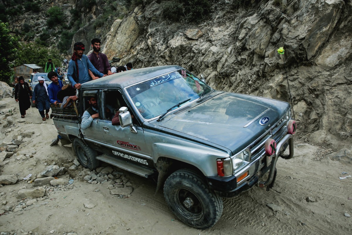 Afghanistan earthquake rescue teams battle to reach remote survivors