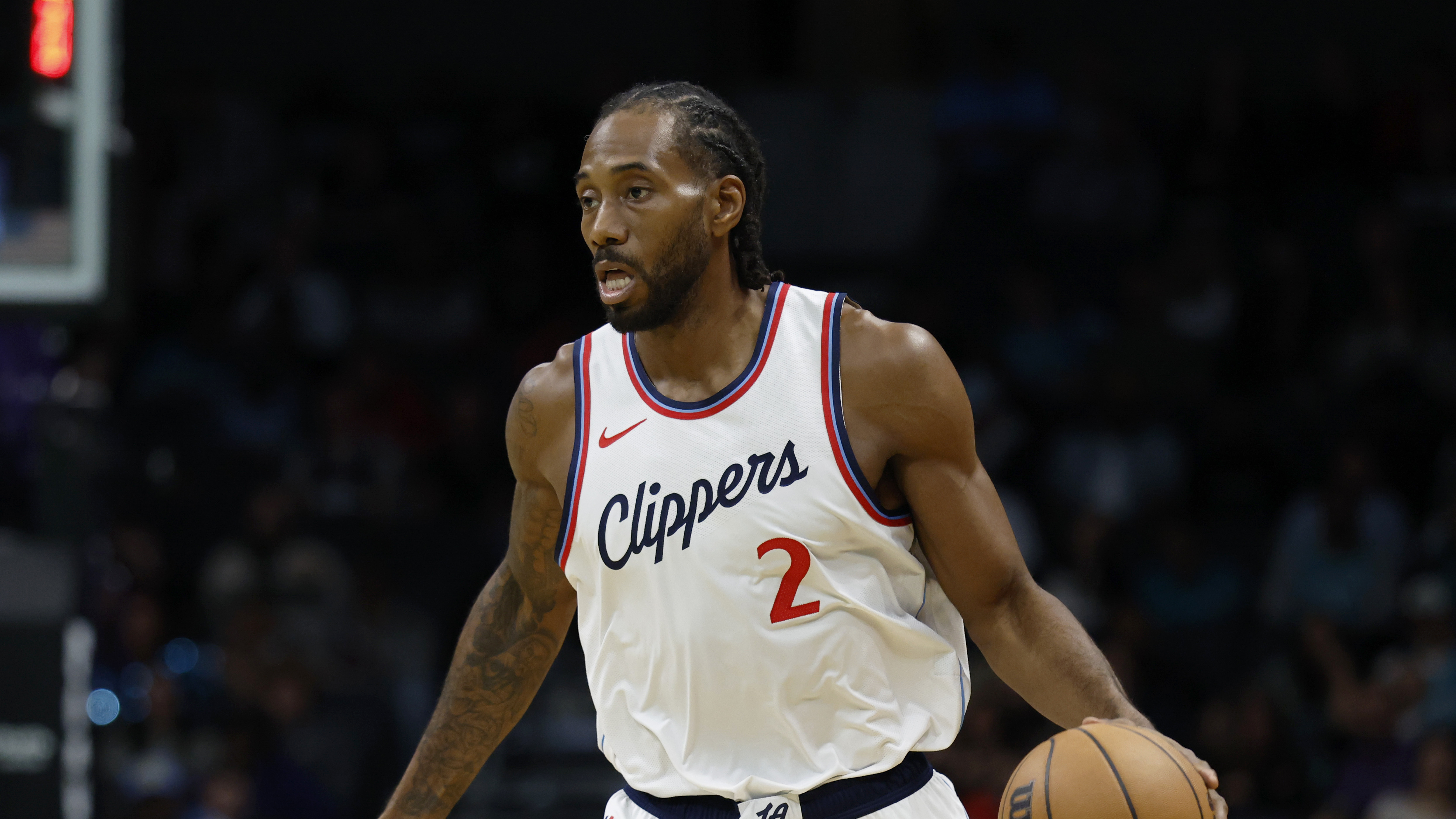 Kawhi Leonard in action.