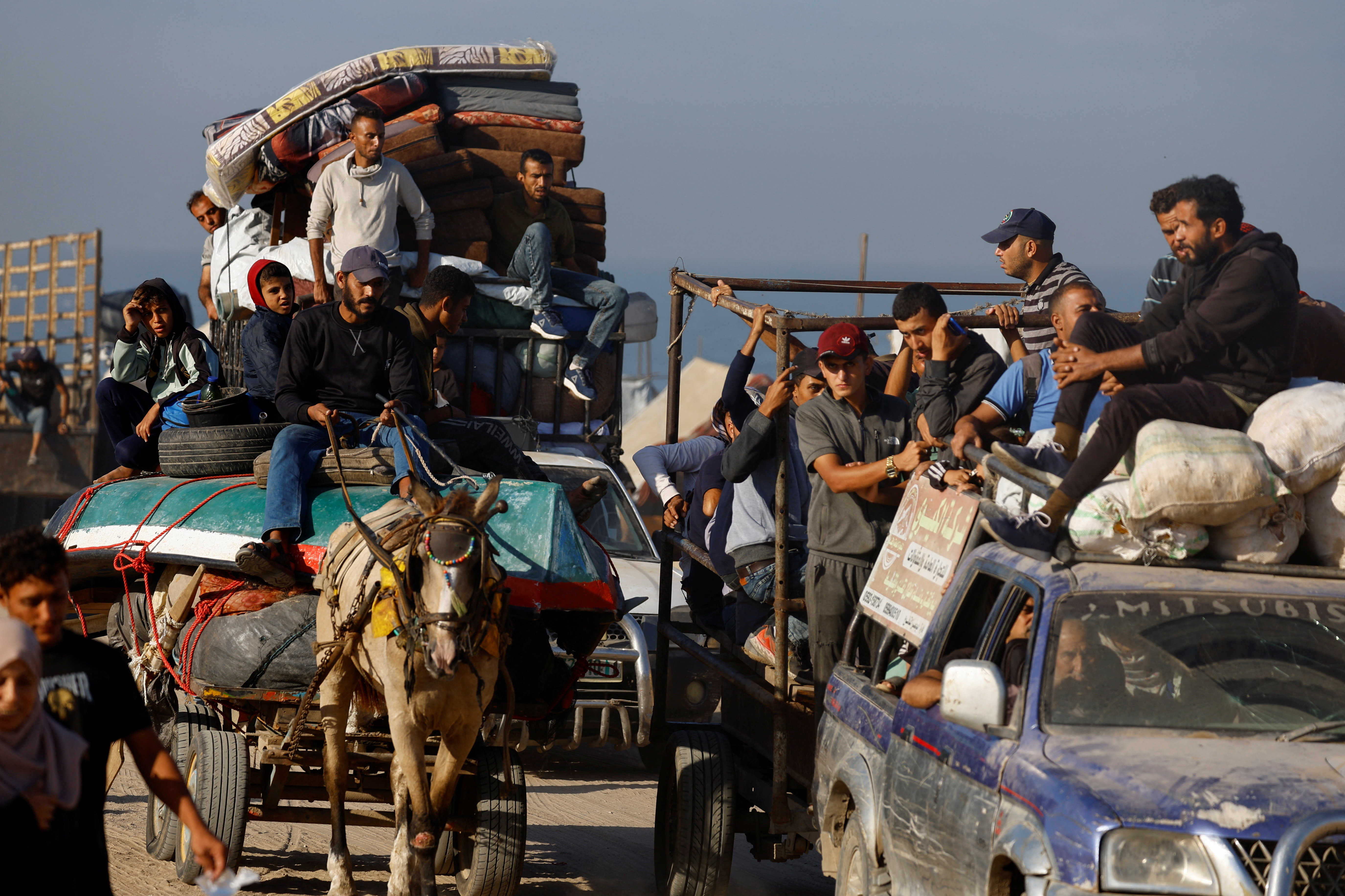 Tens of thousands return to shattered Gaza homes after ceasefire