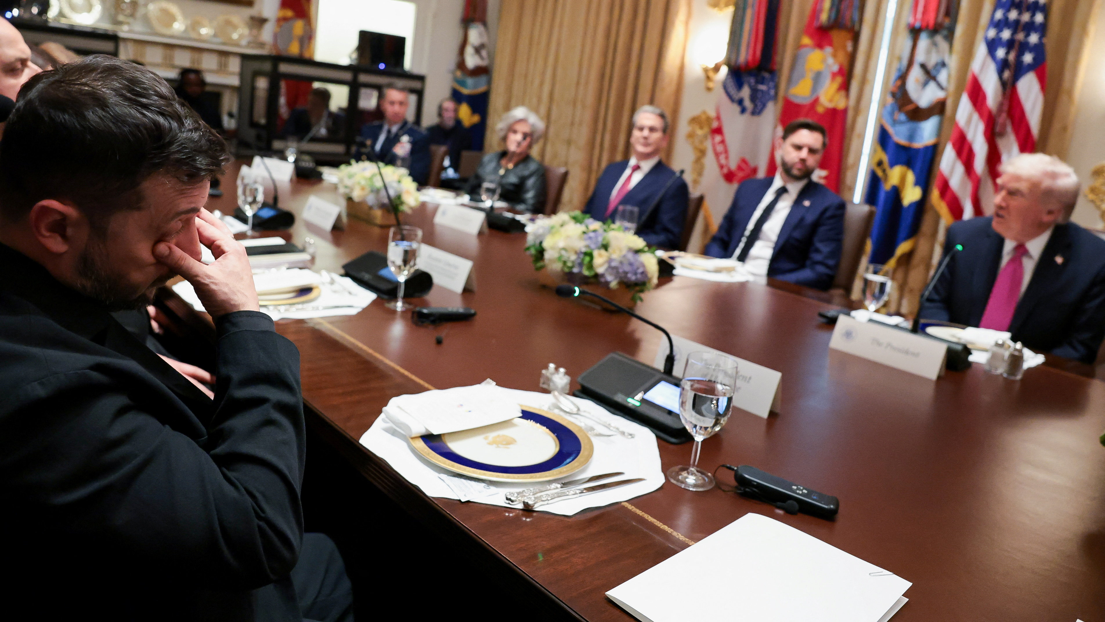 Ukraine's President Volodymyr Zelenskiy meets with U.S. President Donald Trump over lunch in the Cabinet Room at the White House in Washington, D.C., U.S., October 17, 2025. REUTERS/Jonathan Ernst