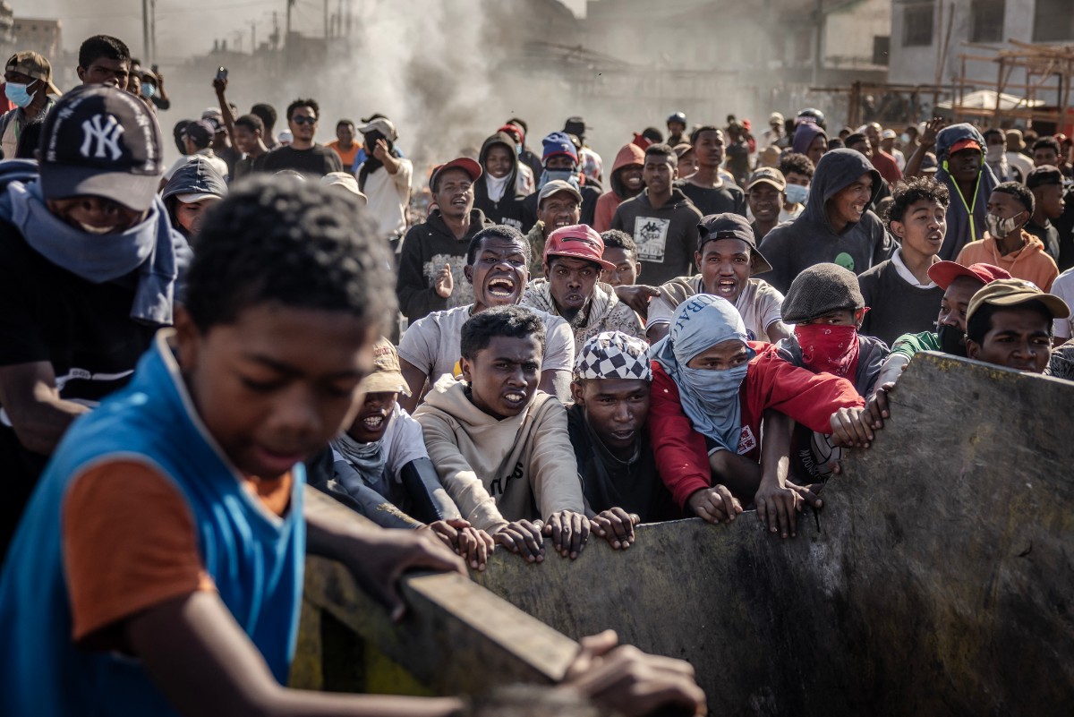 Tear gas and injuries as Madagascar protests turn violent