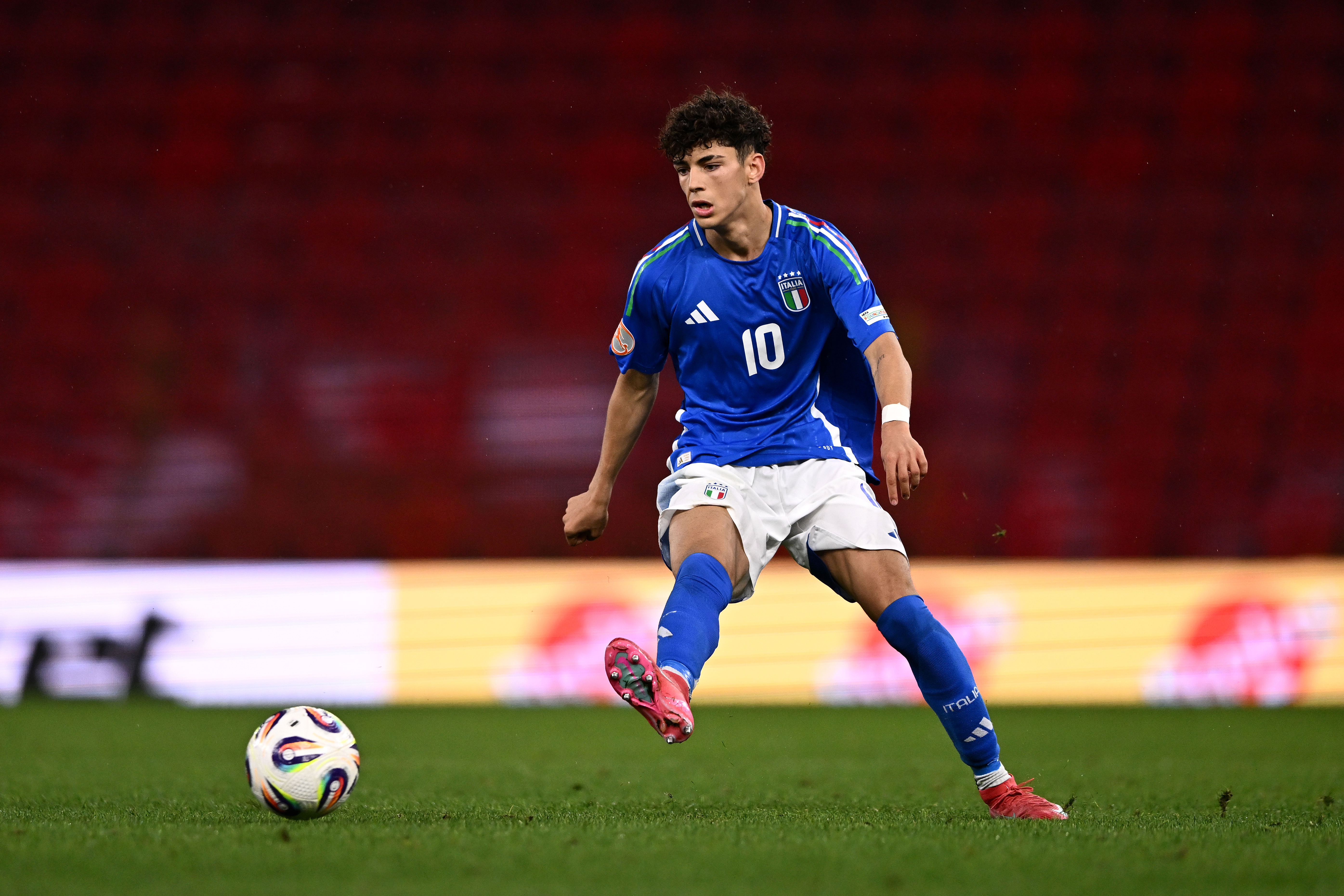 TIRANA, ALBANIA - MAY 29: Samuele Inacio of Italy makes a pass during the UEFA European Under-17 Championship 2024/25 semifinal match between Italy and Portugal at Arena Kombetare on May 29, 2025 in Tirana, Albania. (Photo by Ben McShane - Sportsfile/UEFA via Getty Images)