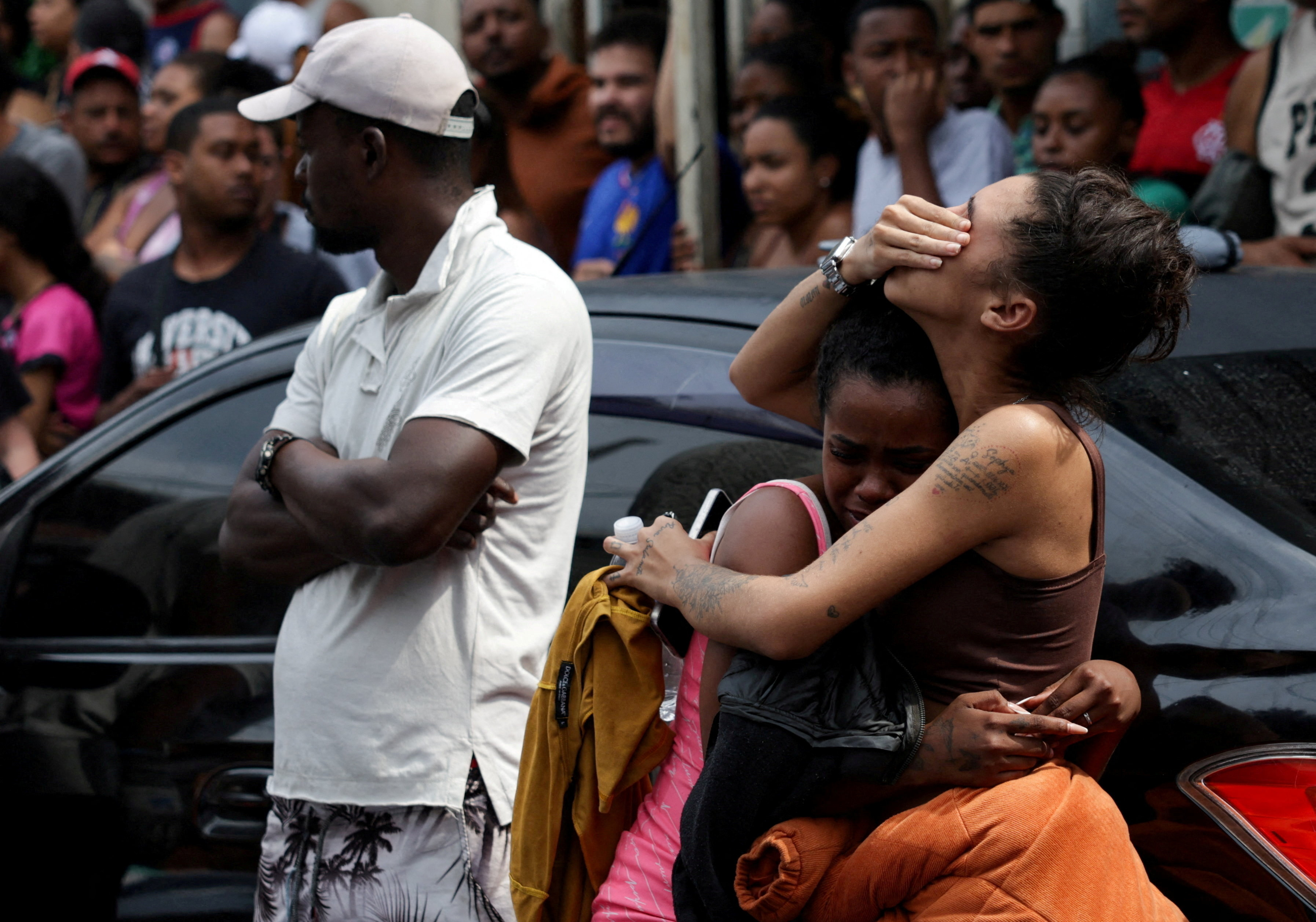 Mourners react as people gather around bodies, the day after a deadly police operation against drug trafficking at the favela do Penha, in Rio de Janeiro, Brazil, October 29, 2025. REUTERS/Ricardo Moraes TPX IMAGES OF THE DAY