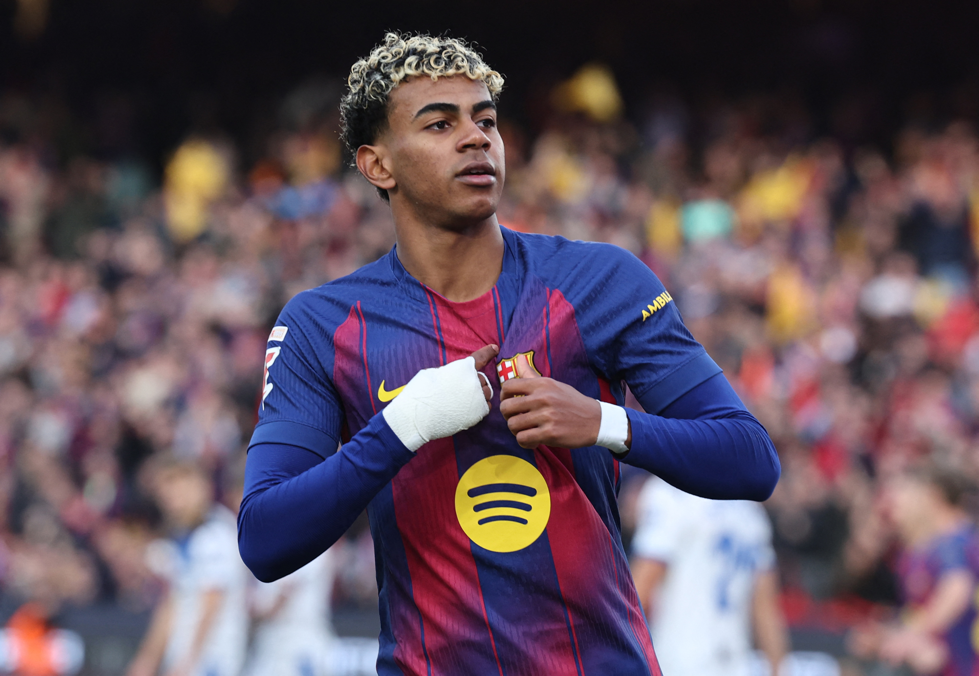 Lamine Yamal reacts.