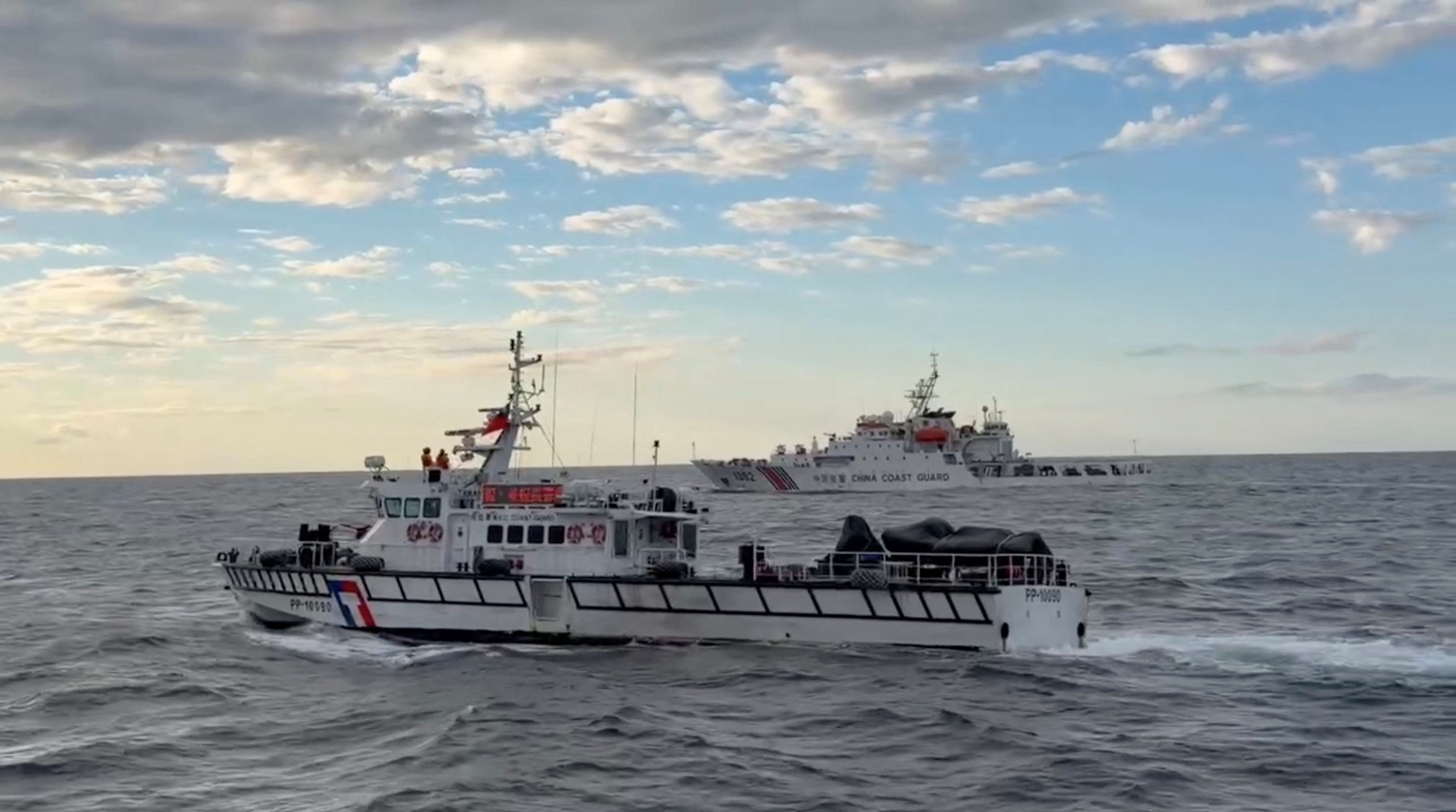 A Taiwan Coast Guard vessel travels near a China Coast Guard vessel as China conducts military drills around Taiwan, in this screenshot from a handout video provided December 30, 2025. Taiwan Coast Guard/Handout via REUTERS ATTENTION EDITORS - THIS IMAGE WAS PROVIDED BY A THIRD PARTY. NO RESALES. NO ARCHIVES.