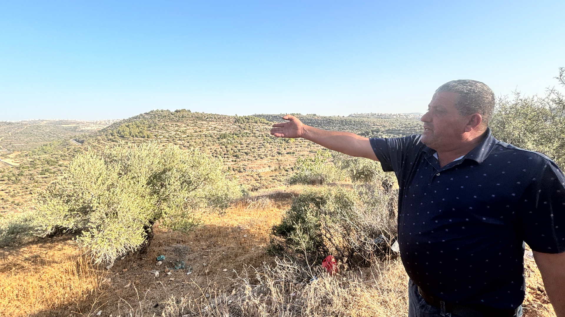 INTERACTIVE - Desktop Ali Uthman pointing out lands he bought but can't access-1764685606