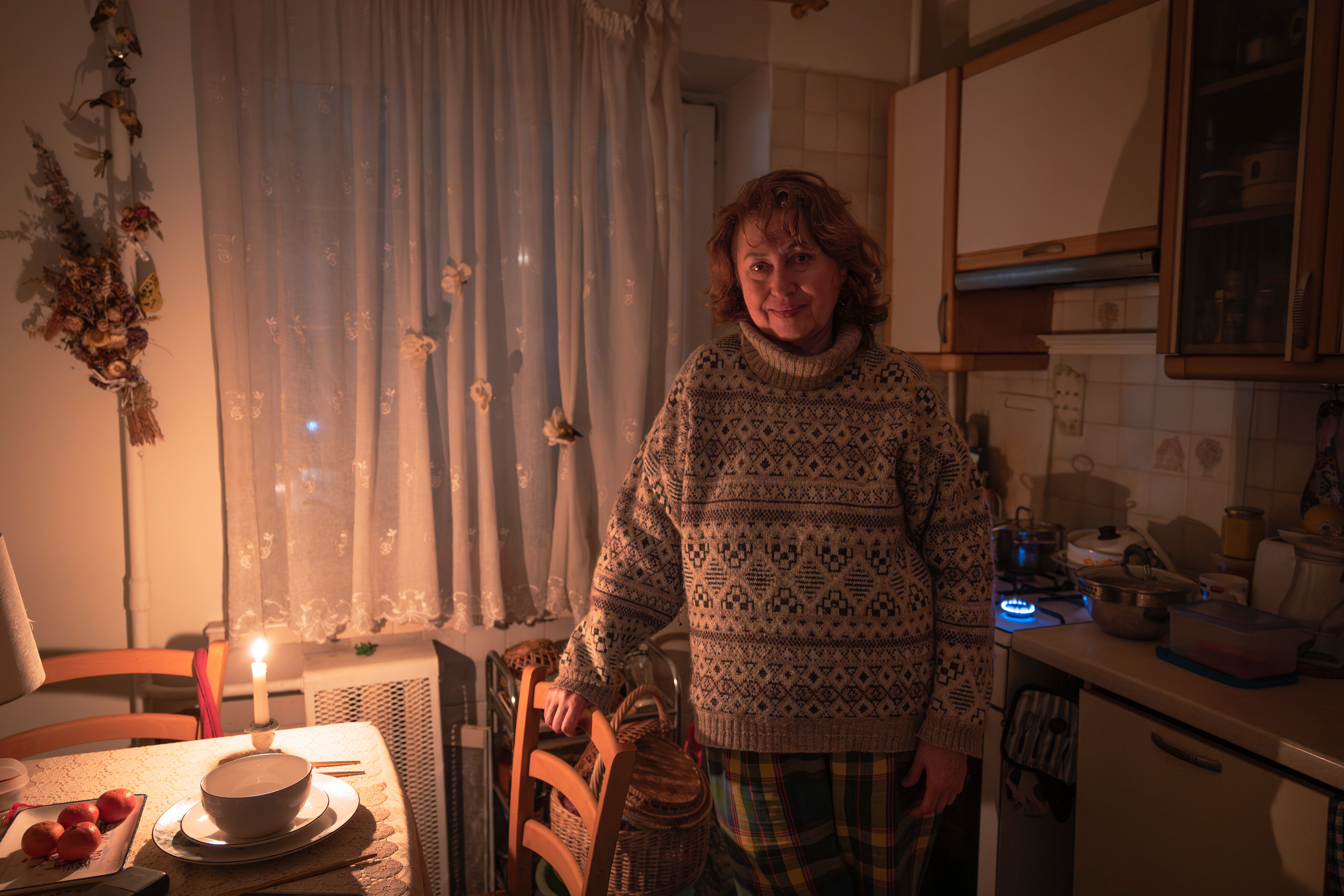 Residents of Kyiv endure freezing conditions due to power outages