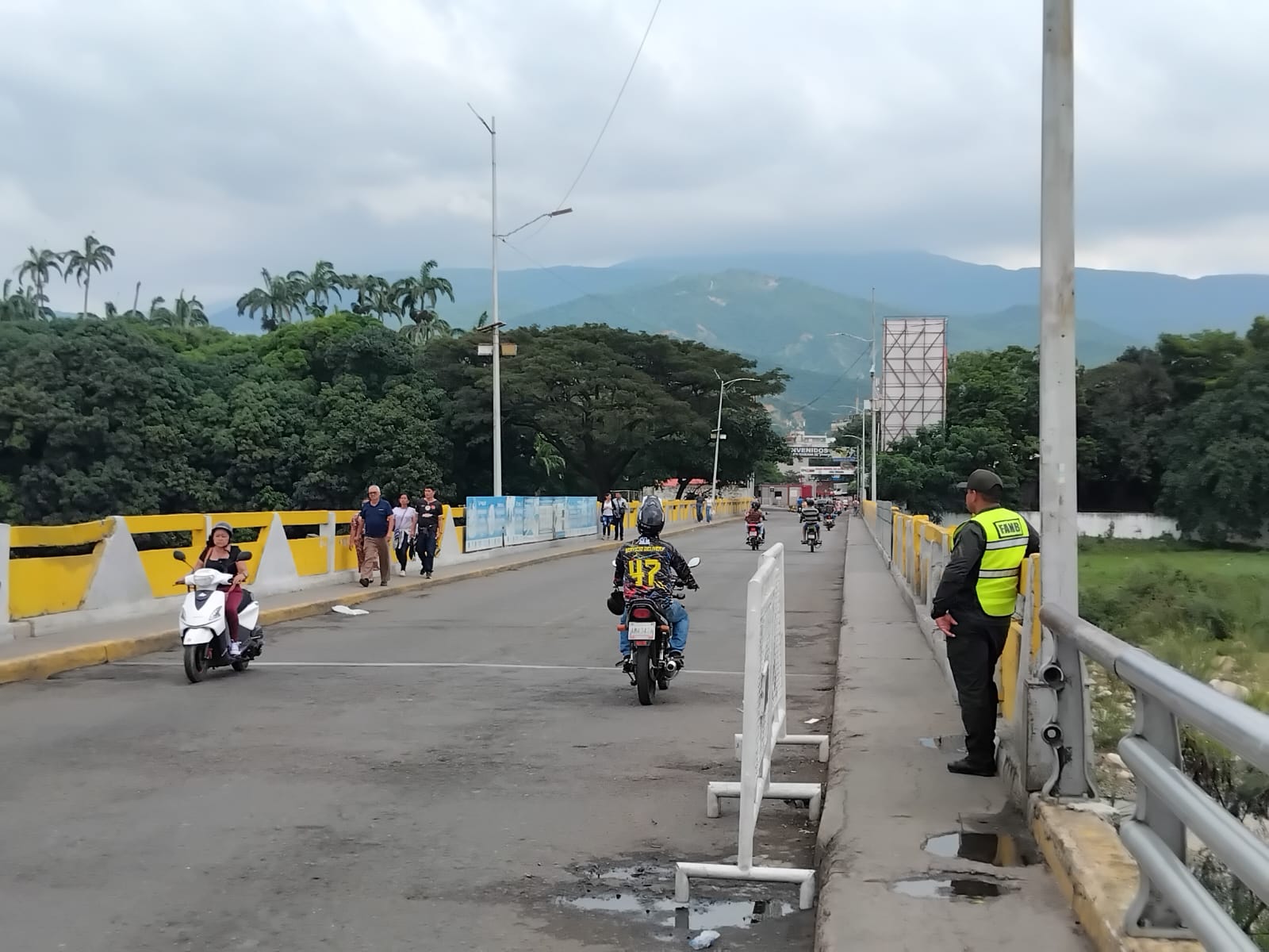 A Venezuelan National Guard member stands guard on the Venezuelan side of the Simon Bolívar International Bridge [Jim Glade/ Al Jazeera]