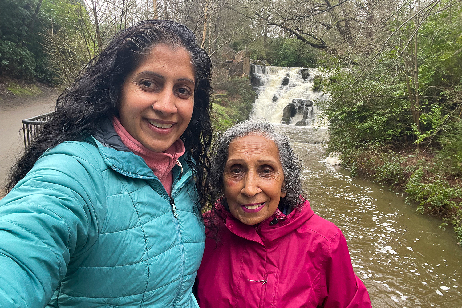 carers [Minreet Kaur/Al Jazeera]