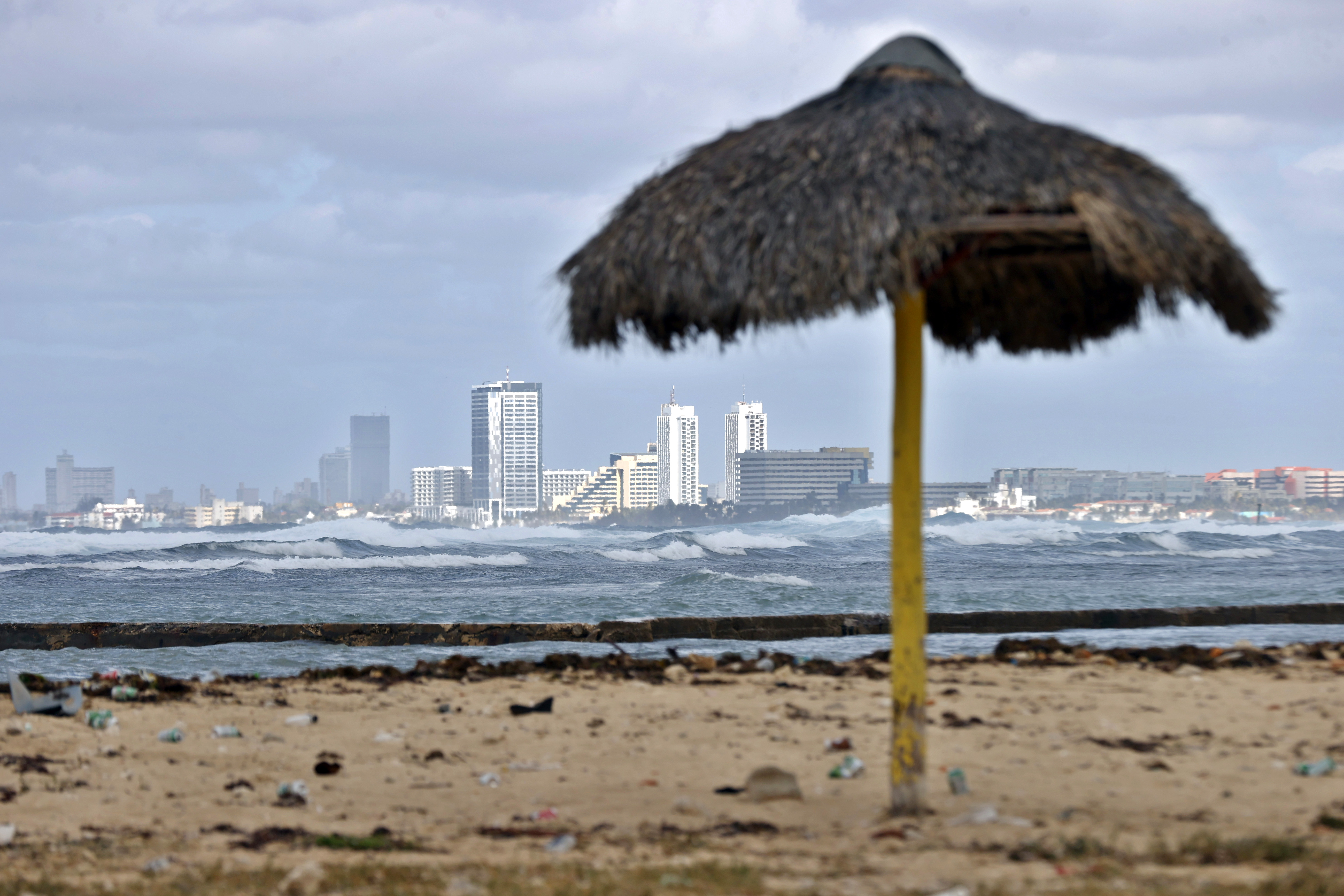 epa12772395 Strong waves crash along the coast in Havana, Cuba, 23 February 2026. EPA/Ernesto Mastrascusa