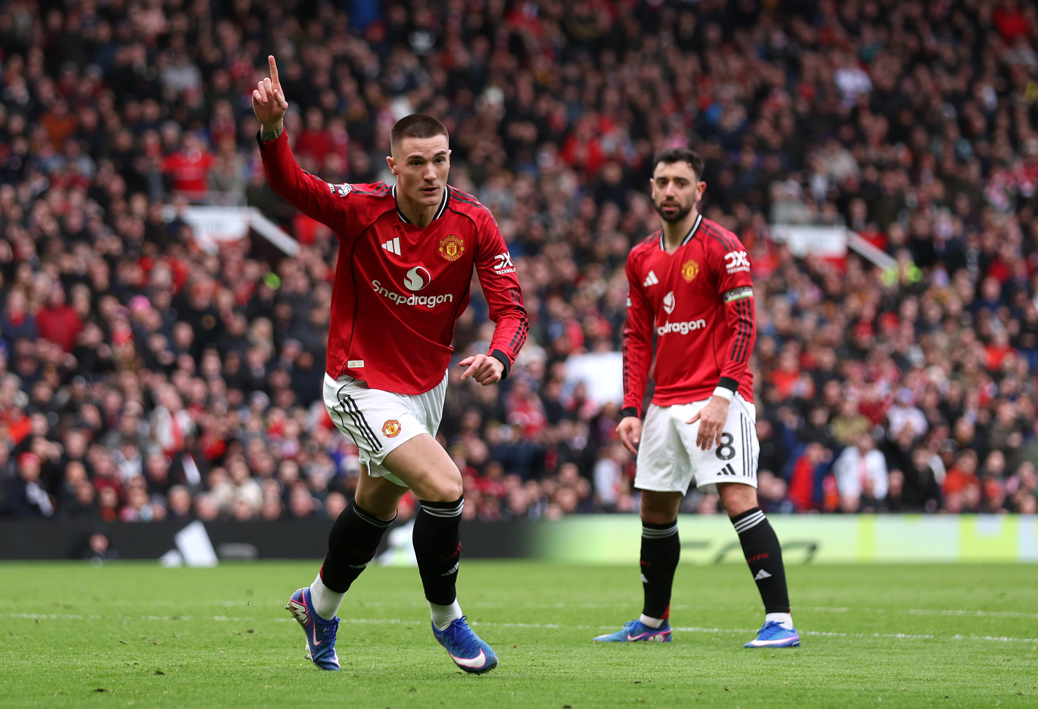 MANCHESTER, ENGLAND - MARCH 15: Benjamin Sesko of Manchester United celebrates scoring his team's third goal during the Premier League match between Manchester United and Aston Villa at Old Trafford on March 15, 2026 in Manchester, England. (Photo by Lewis Storey/Getty Images)